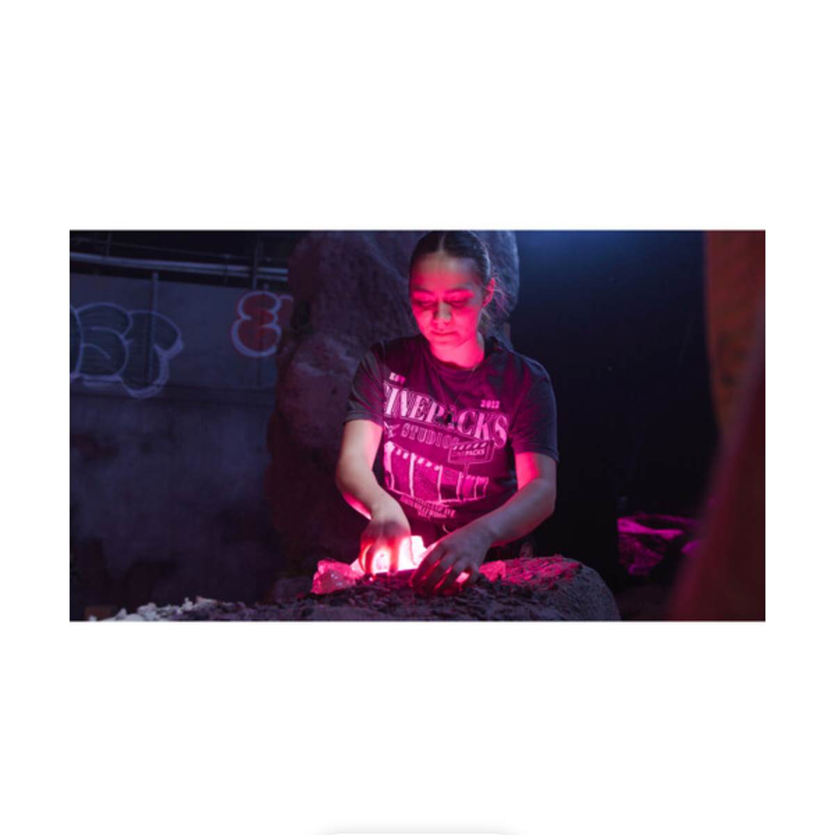 Aputure MC Pro RGBWW LED Light - Portable Video Light for Photography, Filmmaking, YouTube & Content Creation - Perfect for Studio, Vlogging & Outdoor Shooting