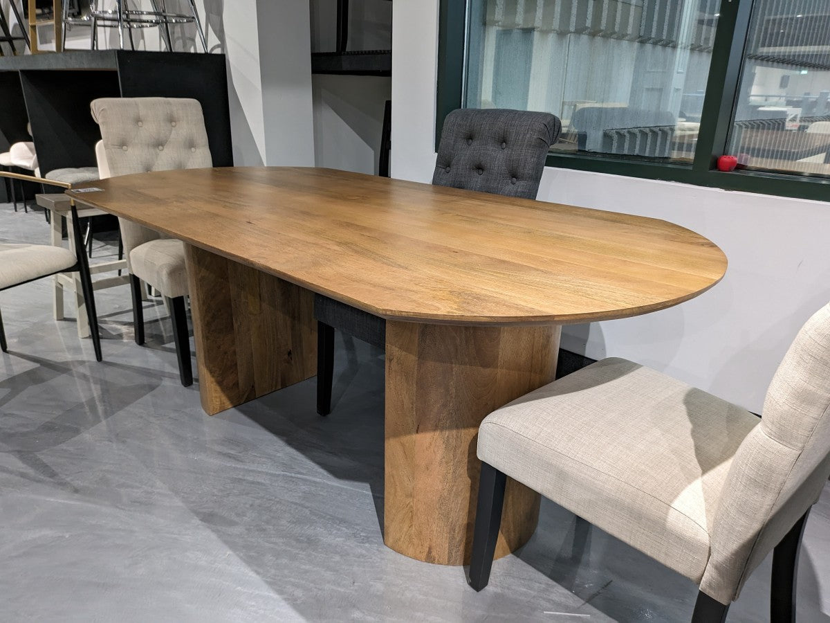 Light Brown Solid Wood Dining Table - Modern Farmhouse Style for Kitchen & Dining Room - Perfect for Family Gatherings & Dinner Parties