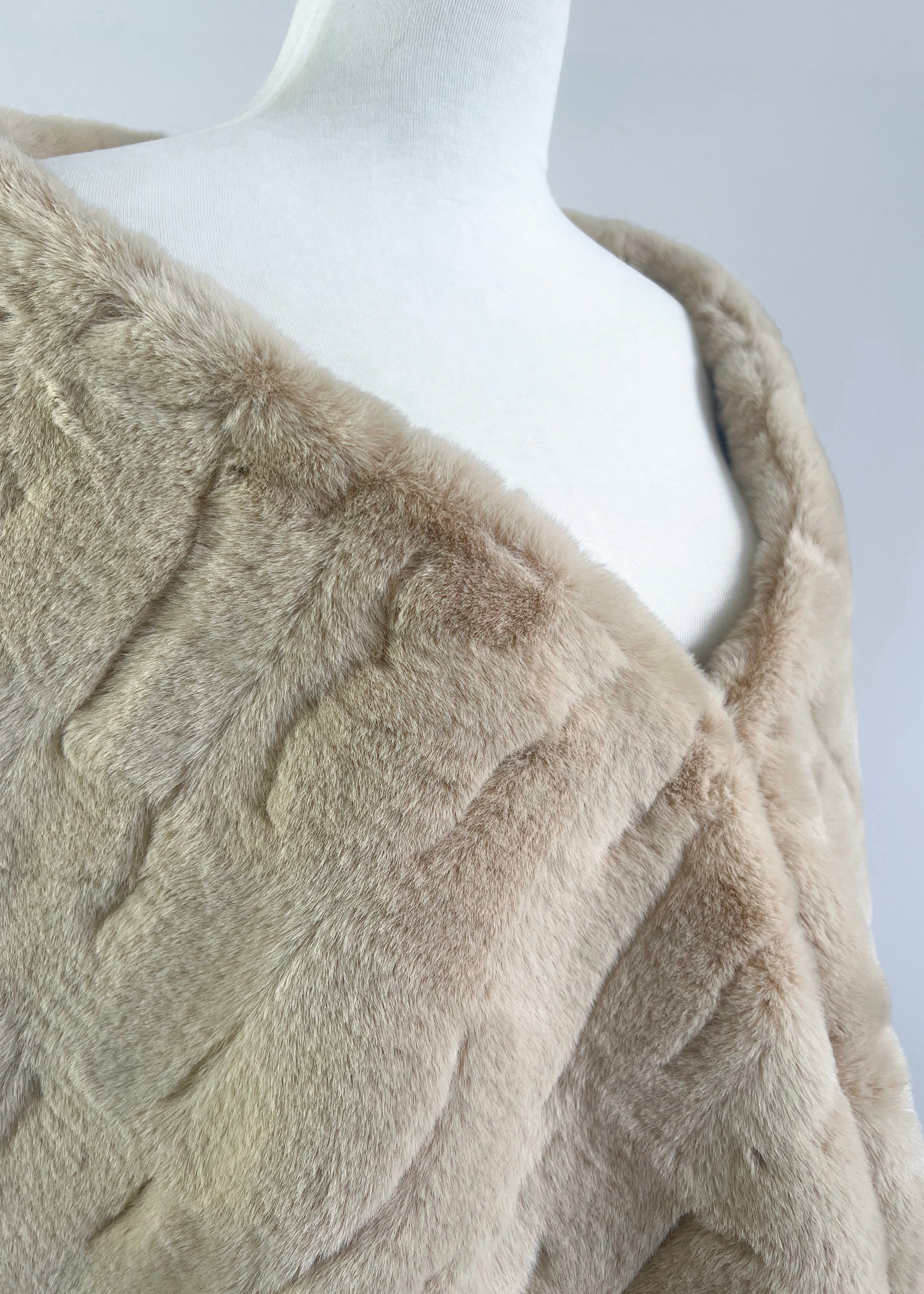 Light Beige & Ivory Reversible Faux Fur Shawl Wrap - Soft Winter Scarf for Women (Jenny Ivy04) - Perfect for Cold Weather, Parties & Evening Outfits