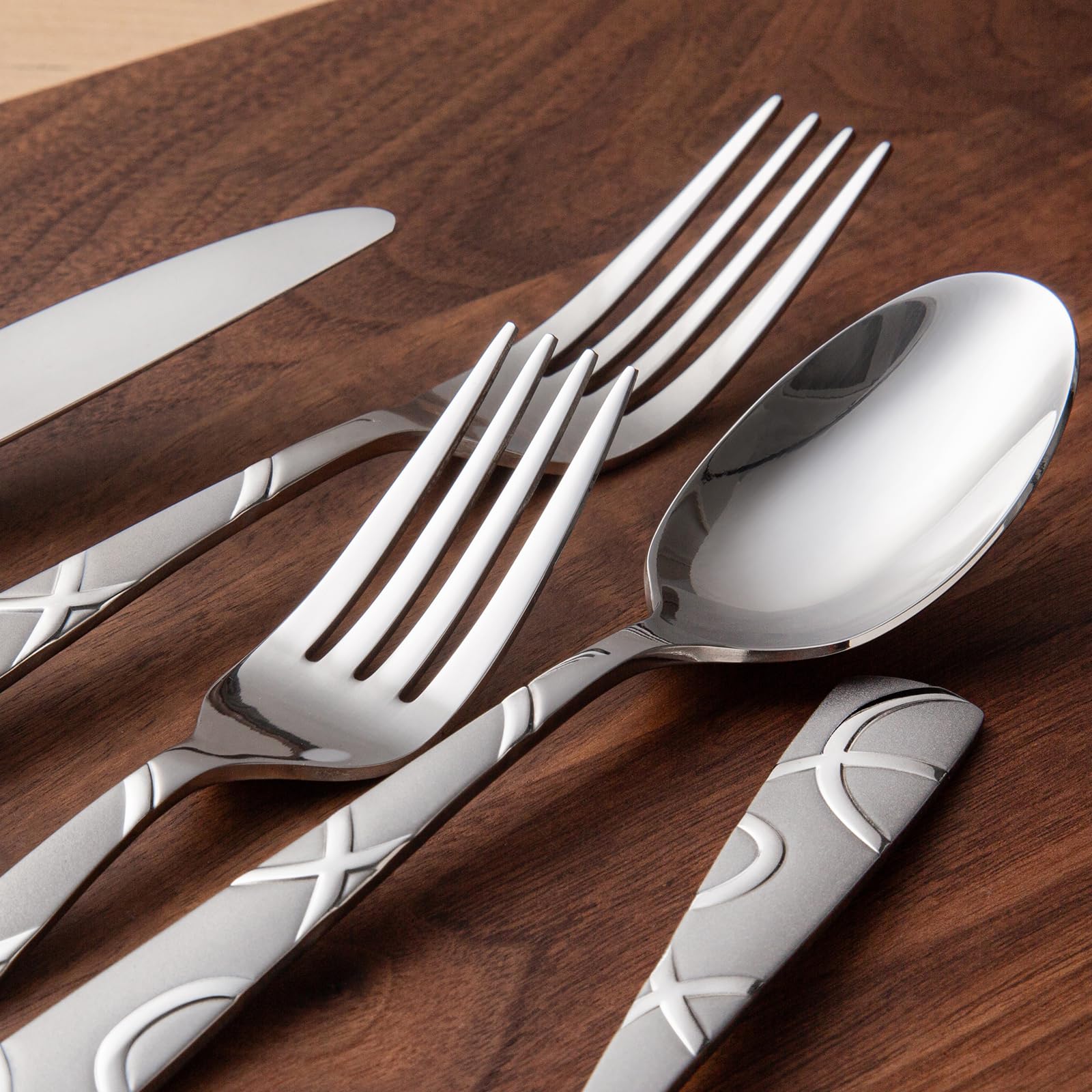 Premium HIKAA 20-Piece Stainless Steel Silverware Set for 4 - Mirror Polished Flatware Set with Spoons, Forks & Knives - Elegant Dining Utensils for Restaurants, Dinner Parties & Everyday Use