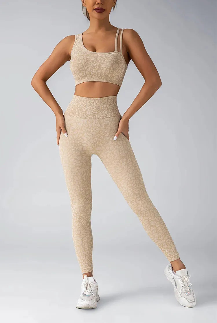 **Women's Yoga Set - Seamless Leggings & Sports Bra - Gym Workout Running Fitness Clothes - Perfect for Yoga, Pilates, and Active Lifestyle**