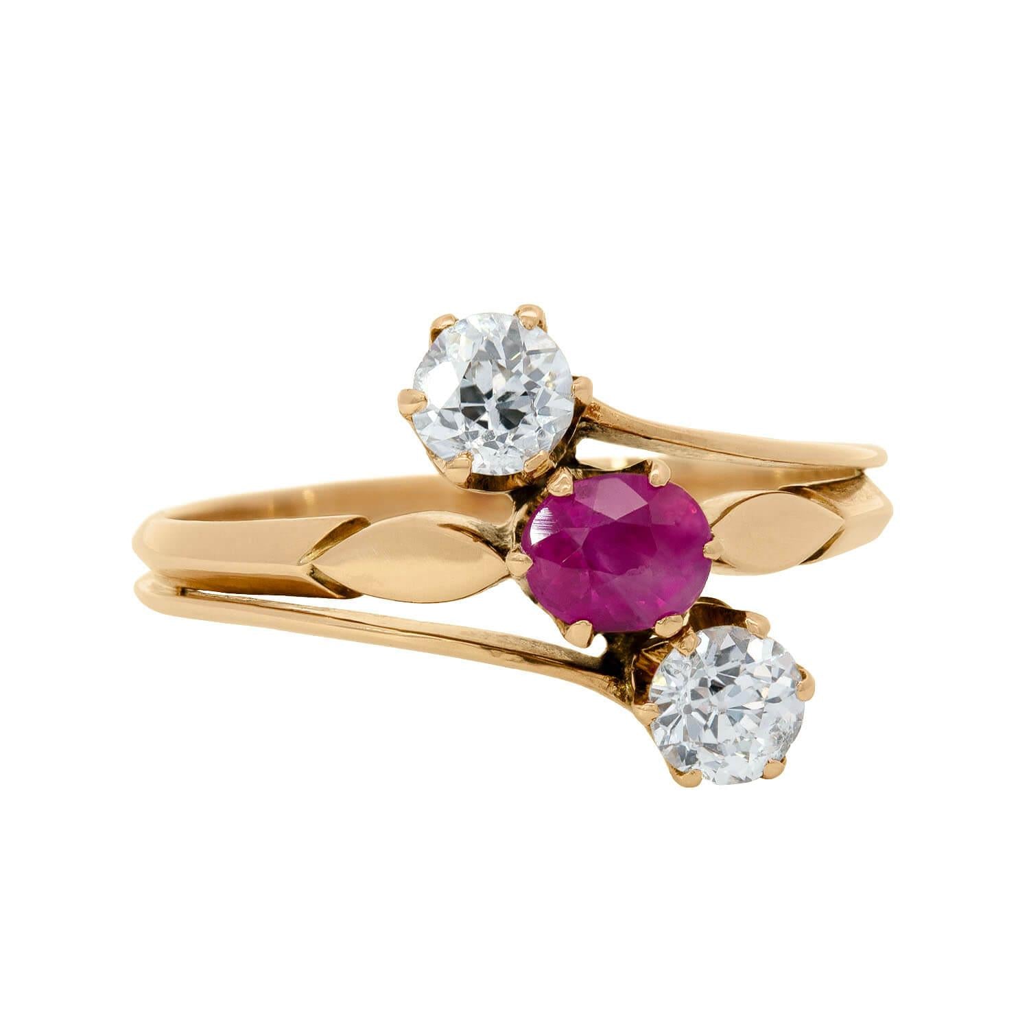 Exquisite Victorian 18K Gold Ruby & Diamond Three-Stone Engagement Ring – Perfect for Weddings, Anniversaries & Romantic Gifts