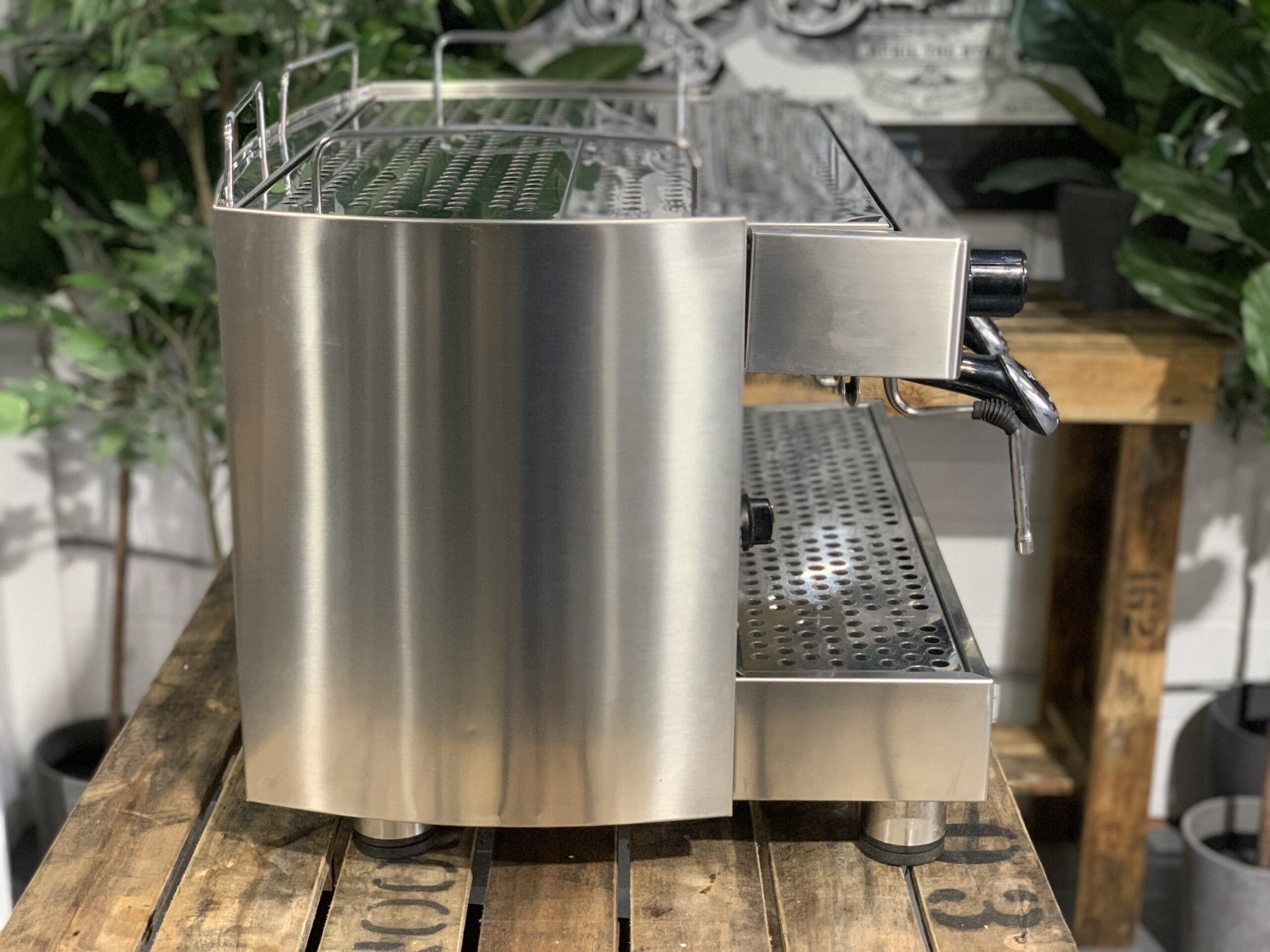 Bezzera B2013 Commercial 2 Group Espresso Machine - Stainless Steel Coffee Maker for Cafes & Restaurants | Perfect for High-Volume Brewing & Professional Baristas