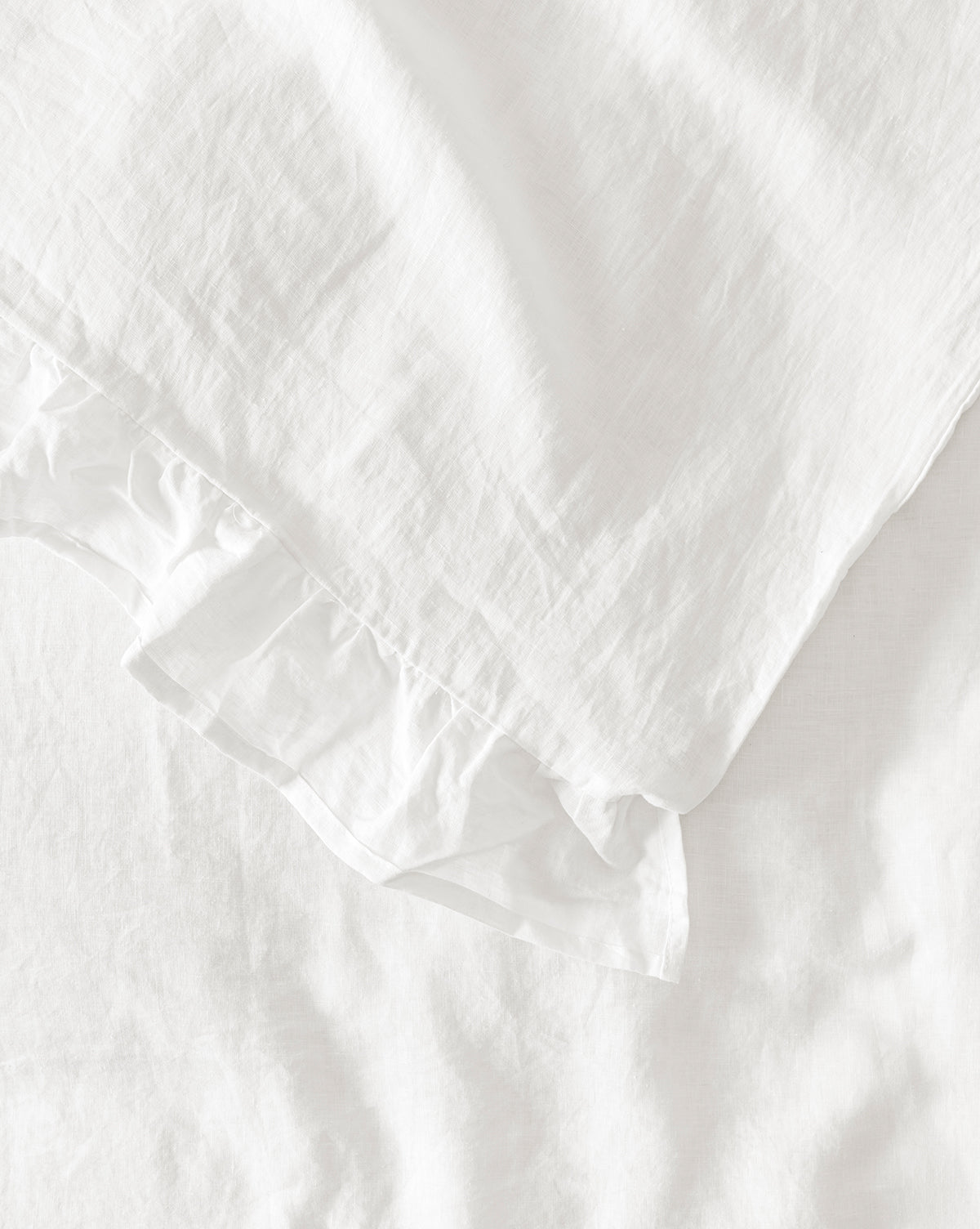Elegant White Linen Duvet Cover with Ruffle Trim - Soft & Breathable Bedding Set for Master Bedroom, Guest Room, or Airbnb - Queen/King Size Available