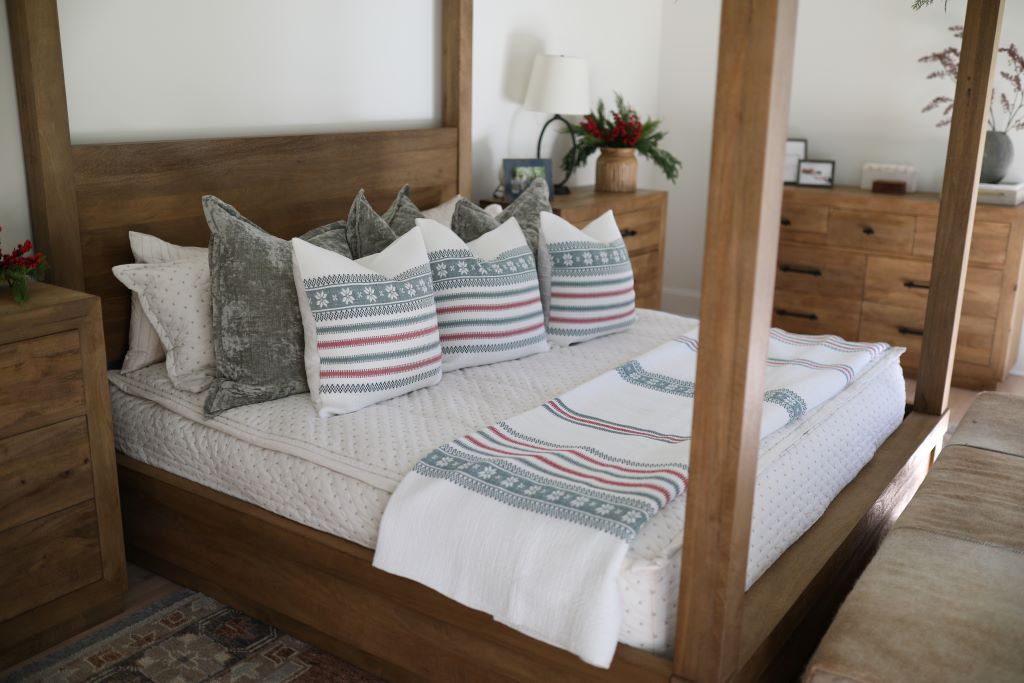 Noel Luxe Blanket - Ultra Soft & Cozy Fleece Throw for Winter - Perfect for Couch, Bed, and Home Decor - Warm & Stylish Gift for Christmas