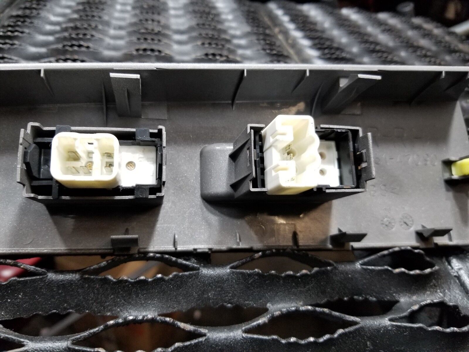 2004-2009 Toyota Prius Front Right Passenger Window Control Switch OEM - Genuine Replacement Part for Smooth Window Operation
