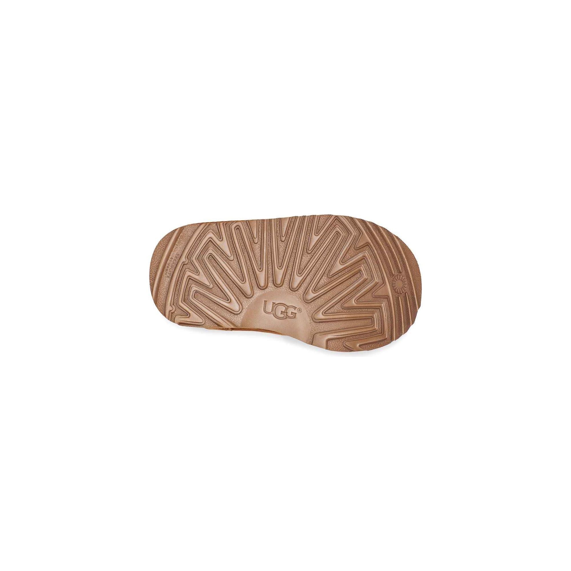 UGG Toddler's Classic II Boot in Chestnut - Warm Winter Boots for Kids | Perfect for Snow, Outdoor Play & Cold Weather