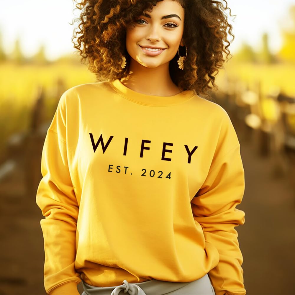 Couple Matching Sweatshirts - 'Wifey & Hubby' Wedding, Honeymoon & Just Married Apparel for Bride & Groom - Perfect for Engagement Parties, Bridal Showers & Romantic Getaways