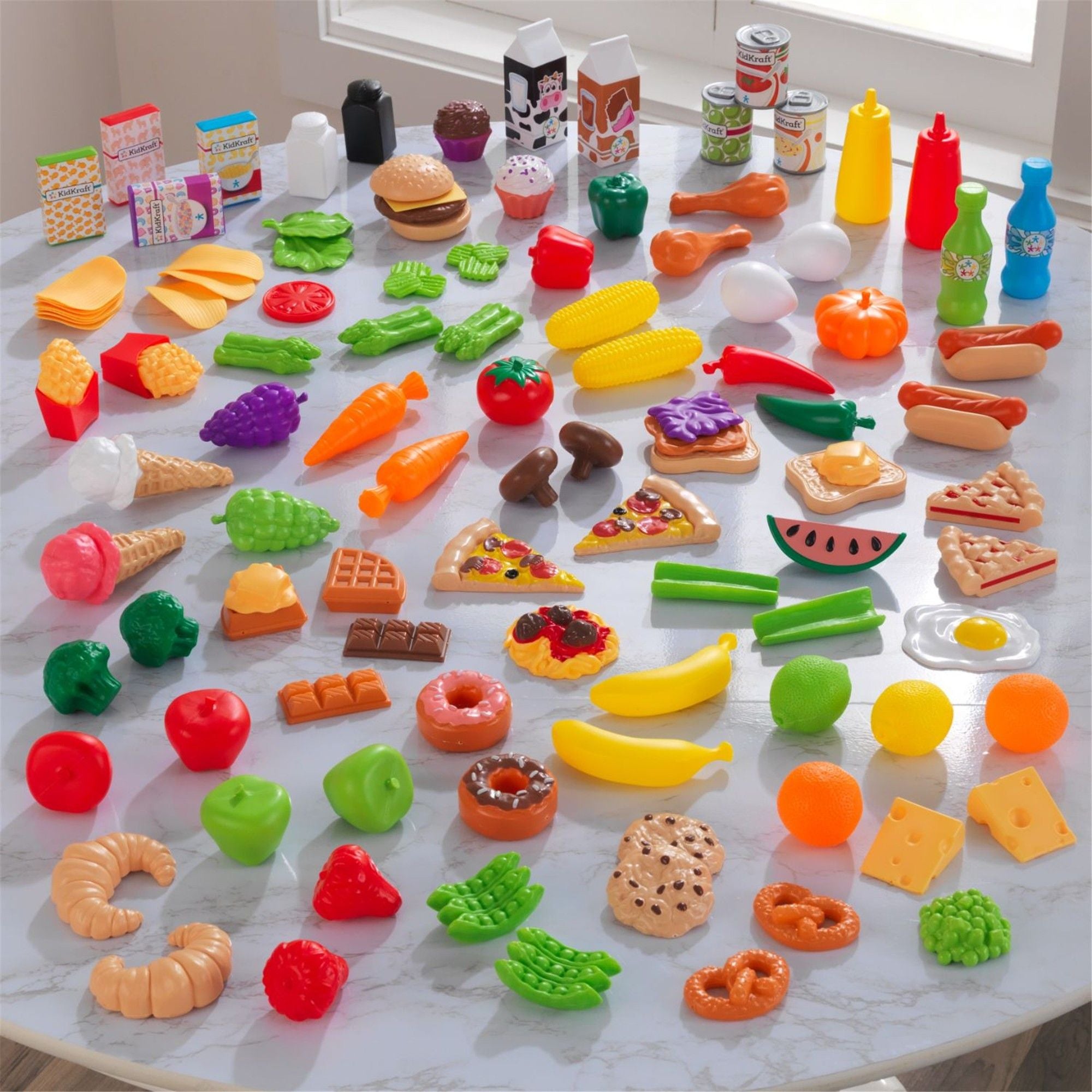 KidKraft Deluxe Tasty Treats Play Food Set - 100+ Realistic Pretend Food Toys for Kids Ages 3+, Perfect for Kitchen Role Play, Birthday Gifts & Preschool Learning Activities