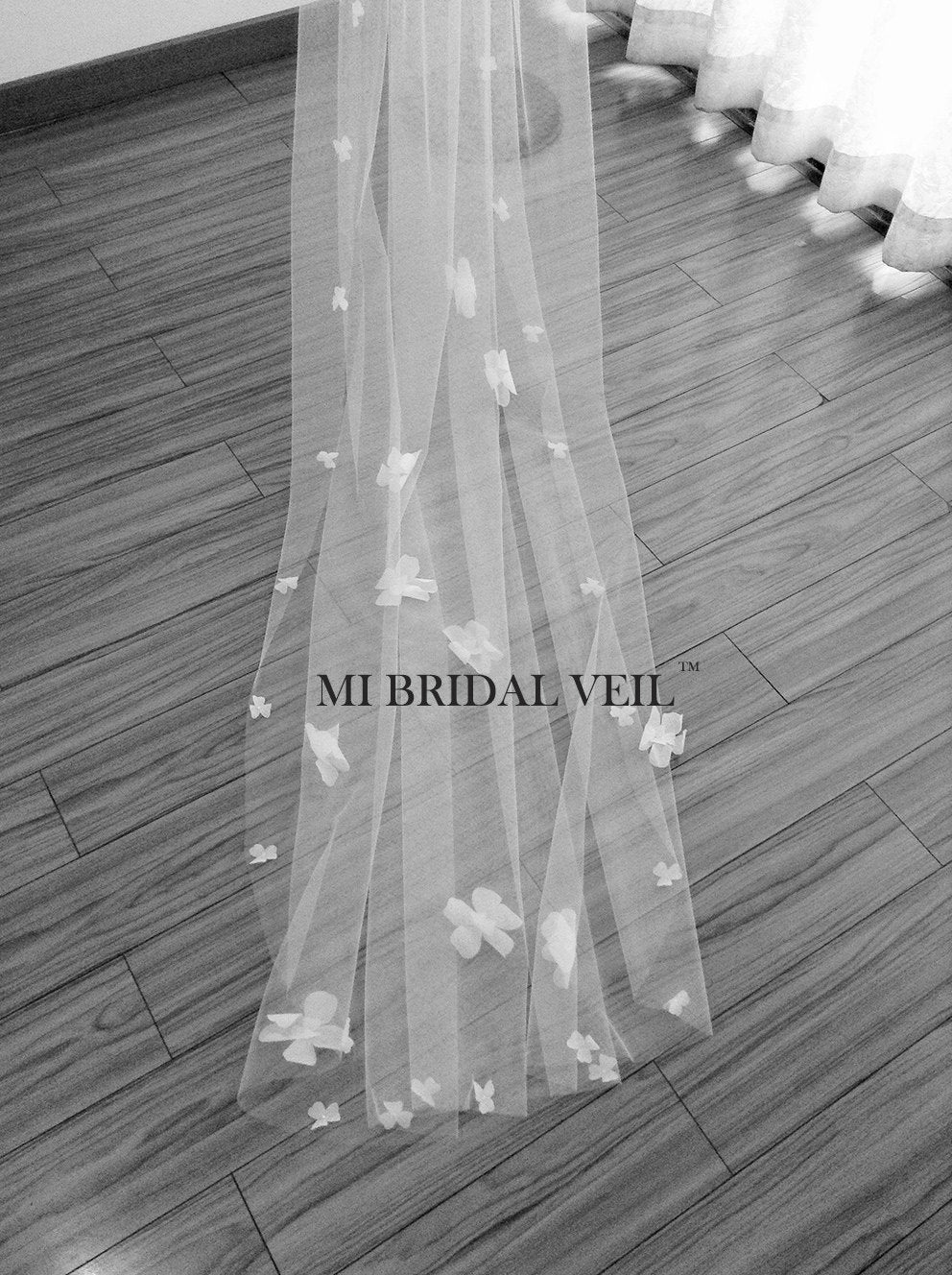 Handmade Boho Wedding Veil with Floral Petals - Elegant Beach Bridal Accessory for Outdoor Ceremonies & Photoshoots