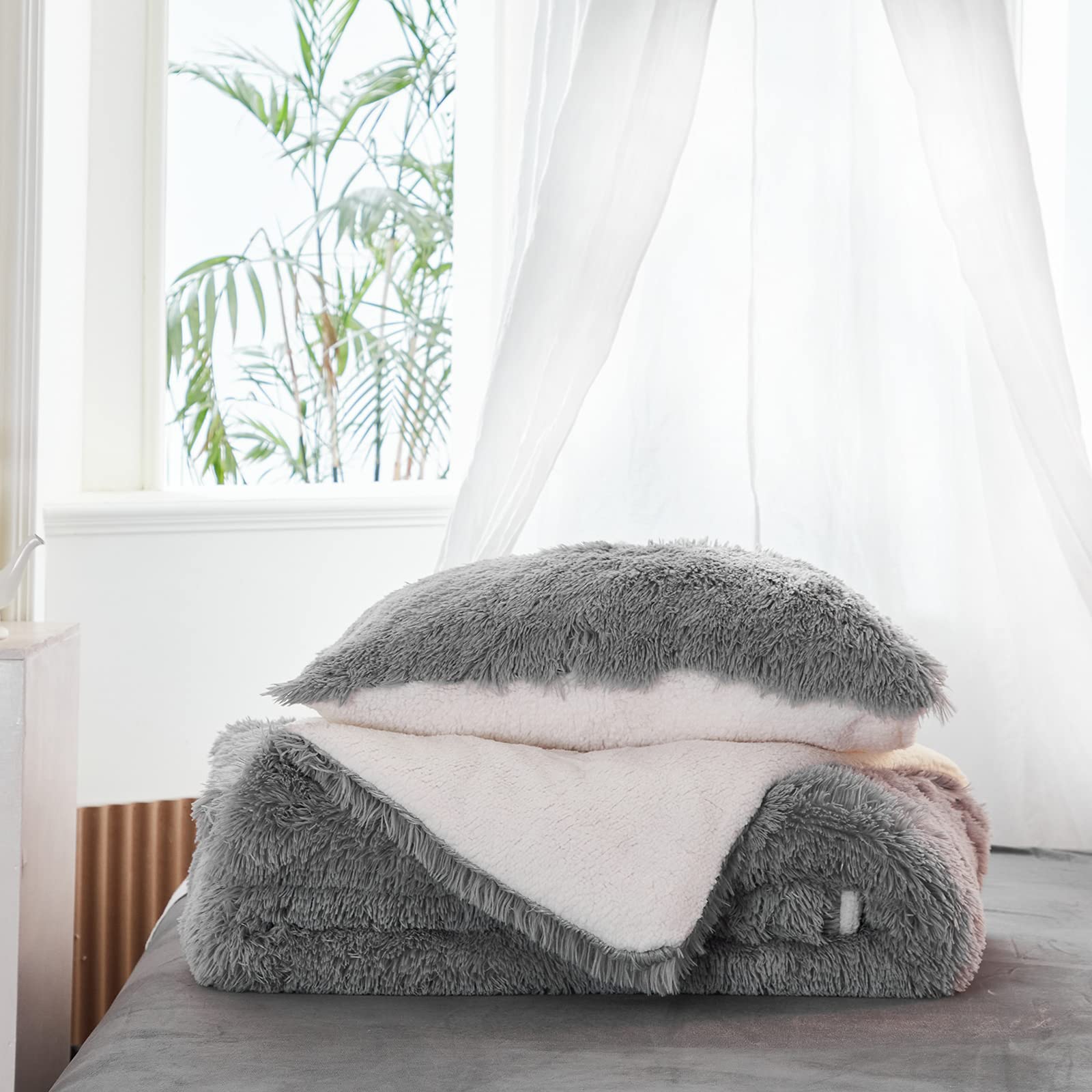 Luxury Faux Fur Shaggy Comforter Set King Size - Plush & Sherpa Reversible Grey Bedding, Ultra Soft 3 Piece Set (1 Comforter + 2 Pillowcases) for Winter Warmth - Perfect for Cozy Bedrooms, Guest Rooms & Cold Weather Comfort
