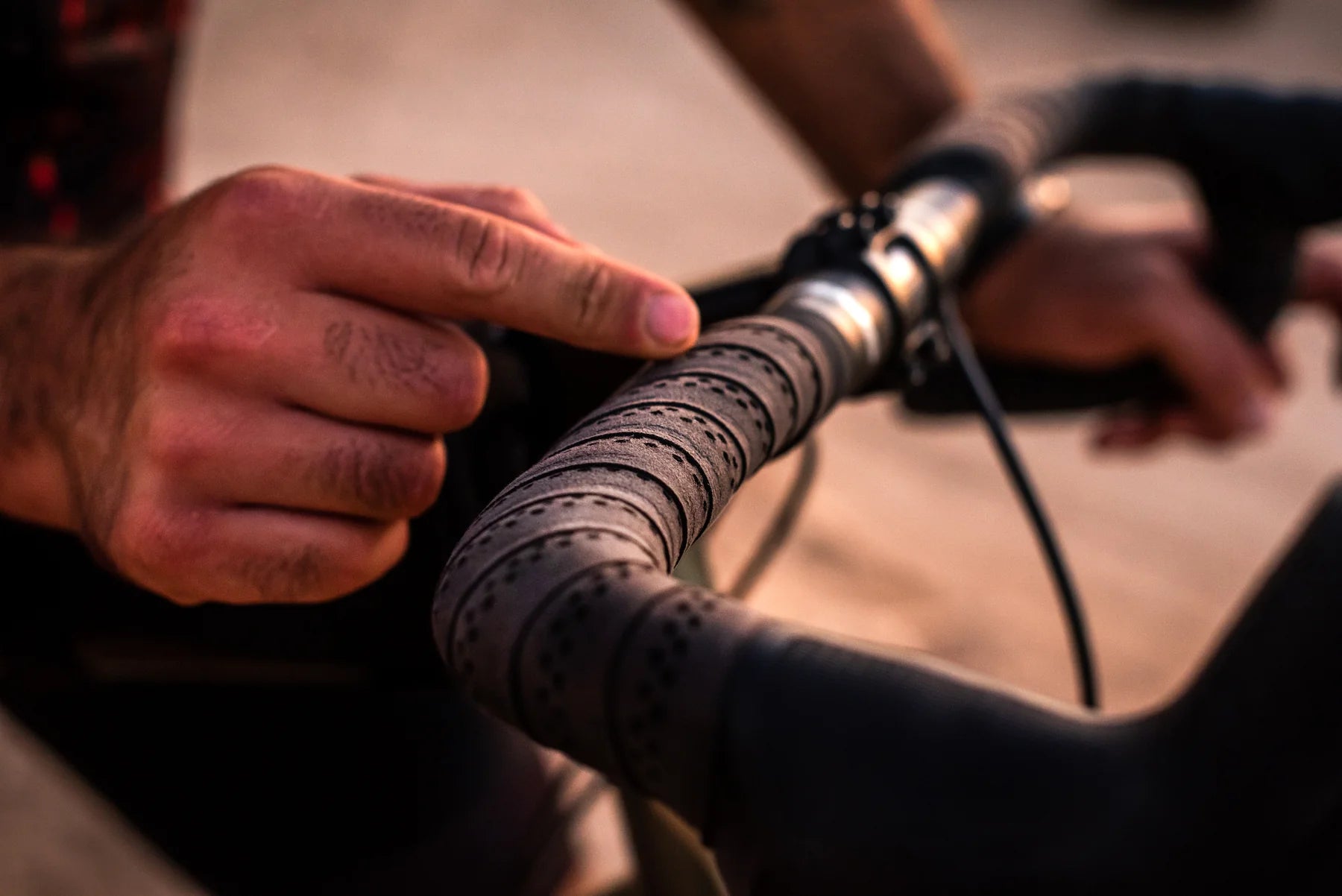Premium Spank Wing Gravel Drop Bar Tape with Gel Padding & Plug Kit - Comfortable Bike Handlebar Grip for Road Cycling, Mountain Biking & Commuting