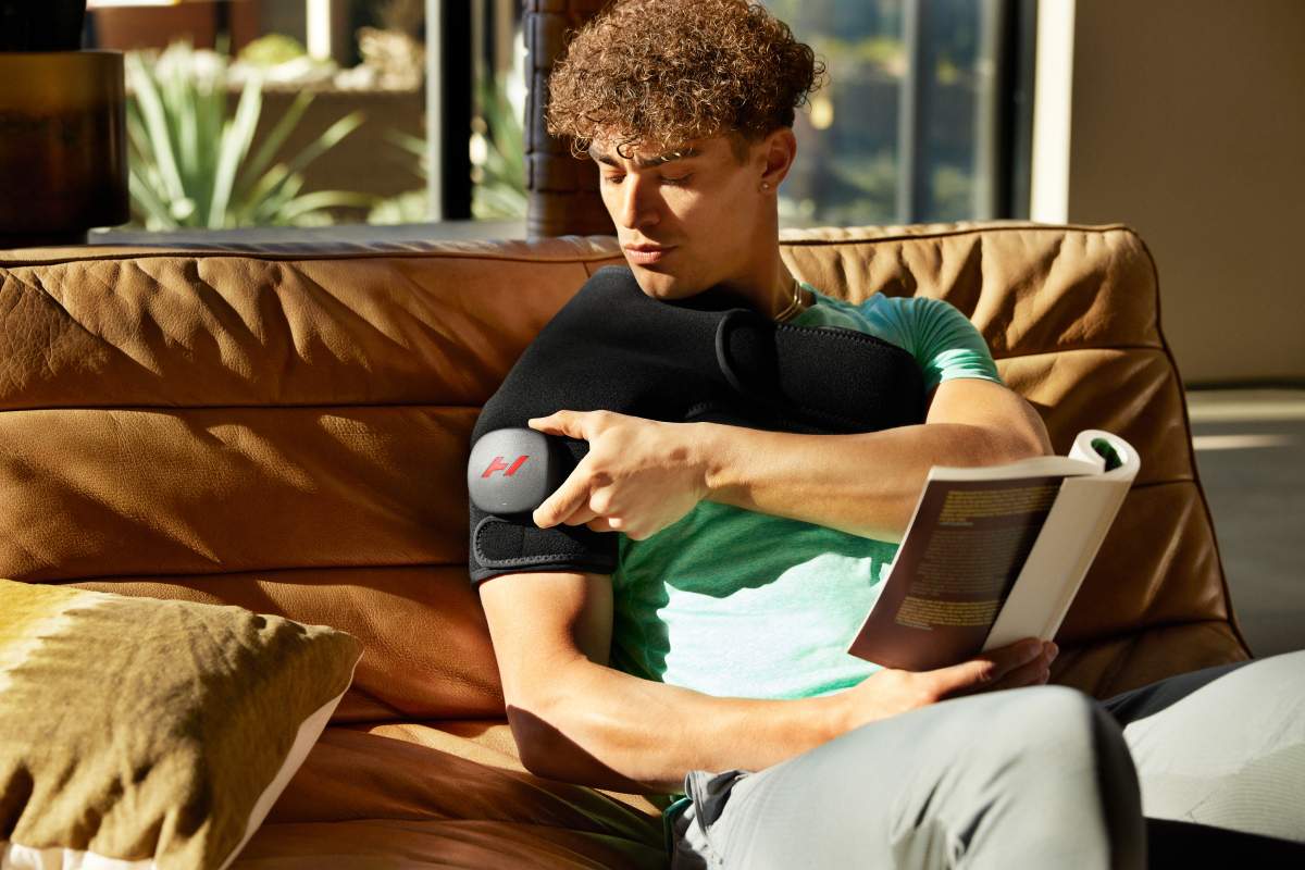 Hyperice Venom 2 Shoulder Massage Therapy Wrap - One Size Fits Most, Neoprene & Silicone Pain Relief for Neck, Back & Shoulders - Perfect for Athletes, Office Workers & Post-Workout Recovery