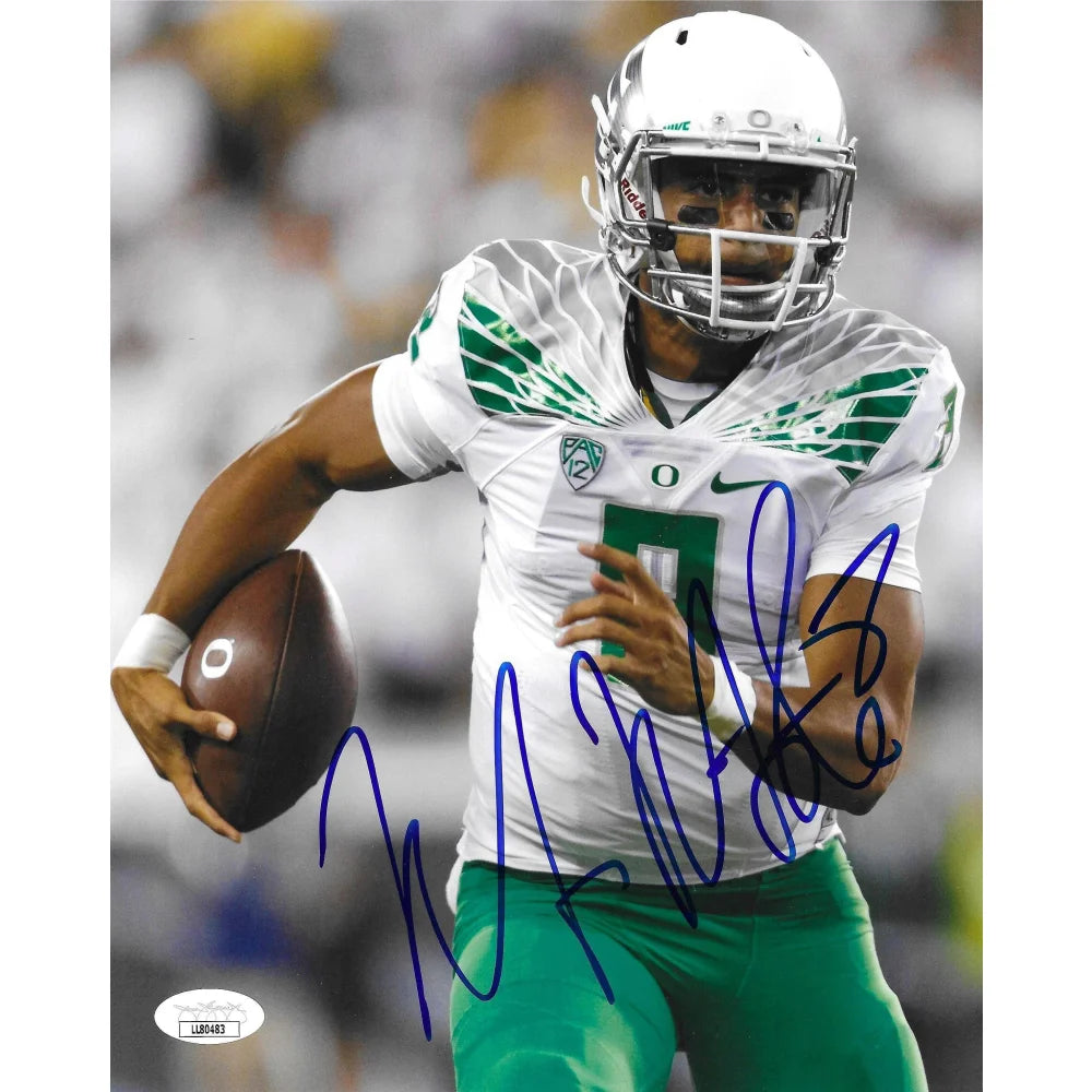 Marcus Mariota Autographed 8x10 Photo with JSA COA - NFL Oregon Ducks Heisman Trophy Winner Signed Memorabilia - Perfect for Sports Fans, Collectors, and Man Cave Decor