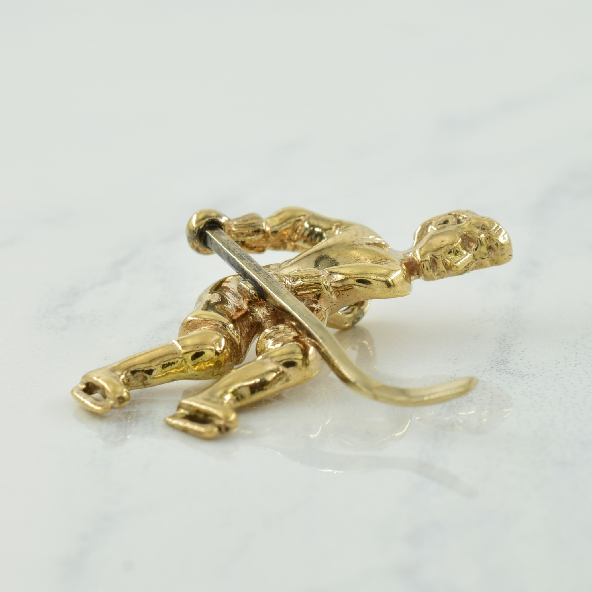 10K Yellow Gold Hockey Player Pendant Necklace for Men - Sports Jewelry Gift for Hockey Lovers & Players - Perfect for Games, Gifts & Everyday Wear