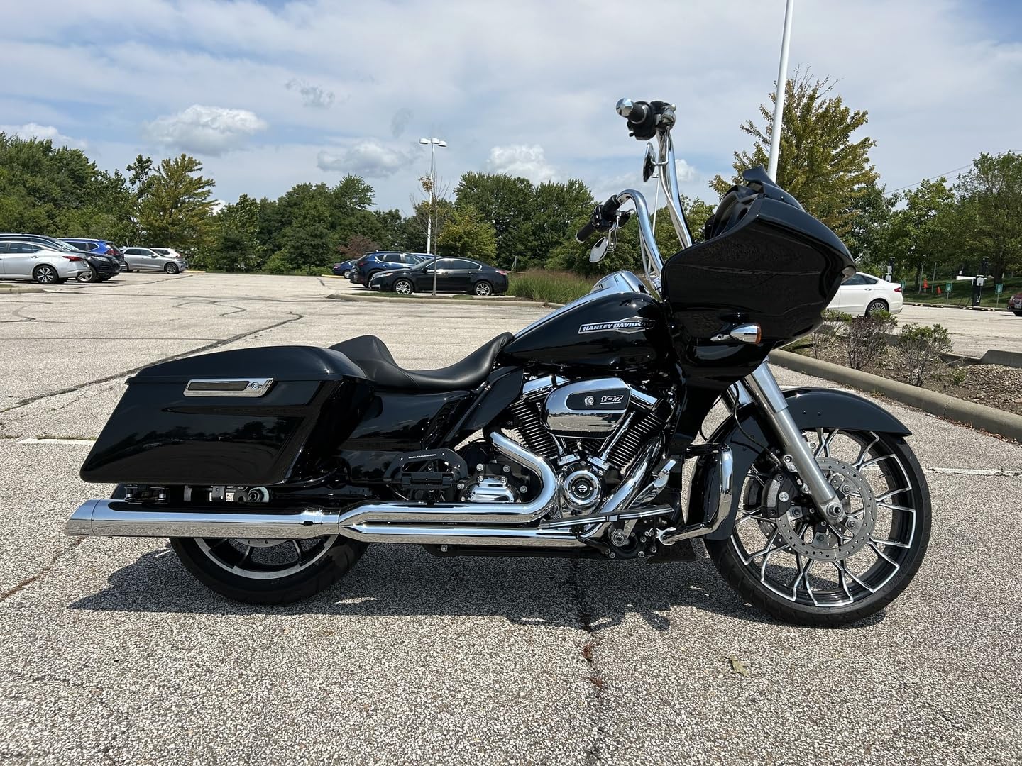Vivid Black Road Glide Chin Spoiler & Fairing Cover for 2017-2022 Harley Davidson FLTRX/FLTRXS | Aerodynamic Motorcycle Wind Deflector for Touring Models | Perfect for Highway Riding & Long-Distance Comfort