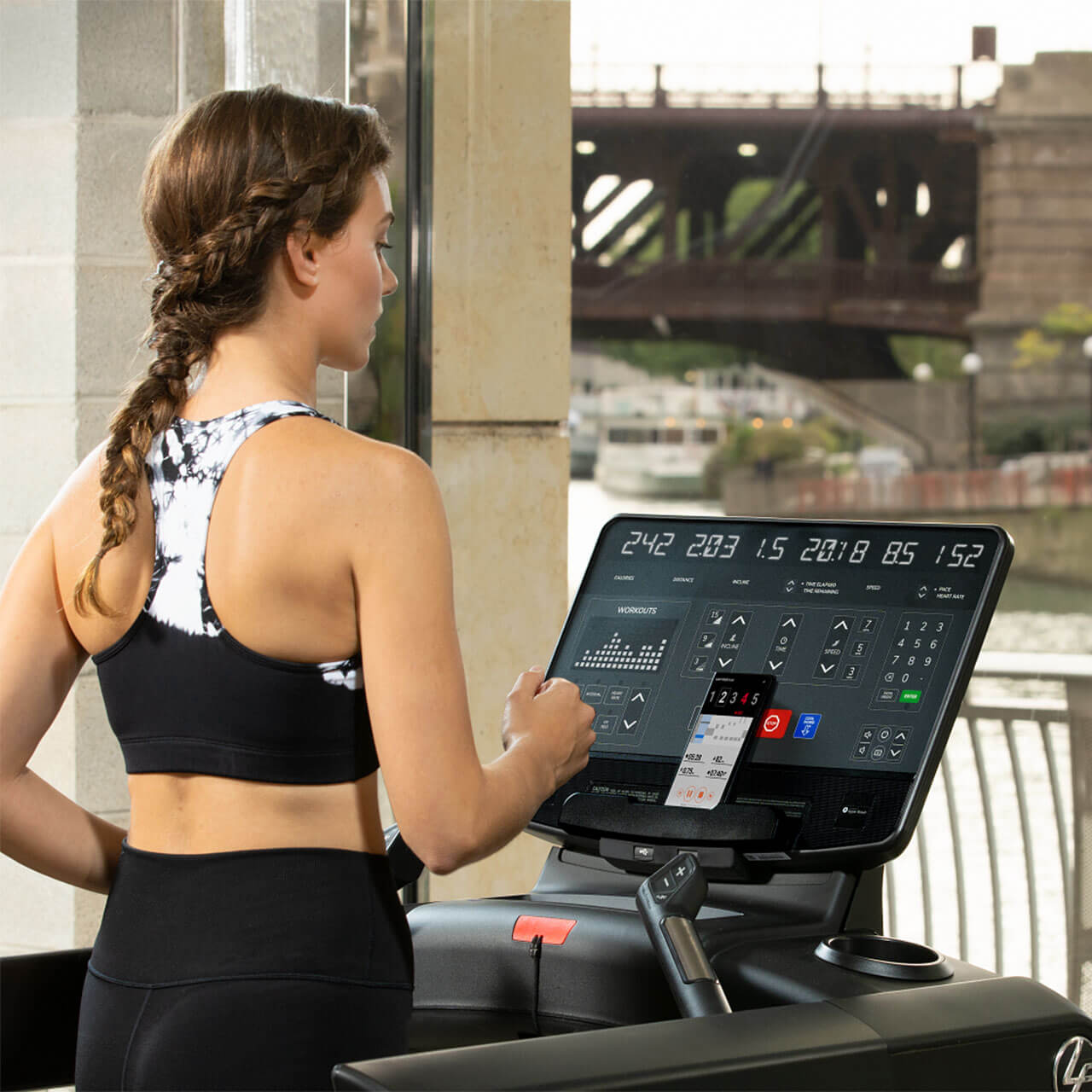 LifeFitness Club Series+ Treadmill - Premium Commercial Grade Running Machine for Home & Gym Use - Perfect for Cardio Workouts, Weight Loss & Fitness Training