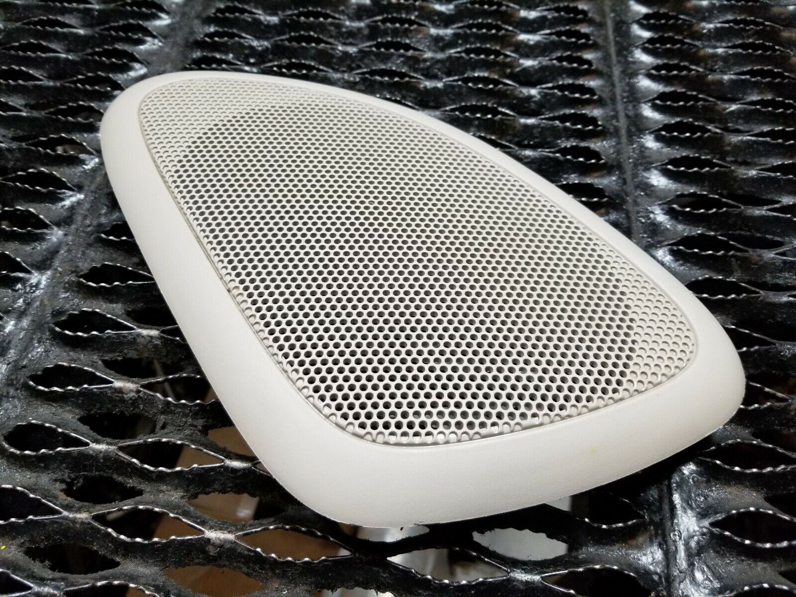 04-06 Chrysler Sebring Convertible Right Rear Passenger Speaker Grille Cover - OEM Replacement Part - Perfect for Audio System Upgrade & Car Interior Restoration
