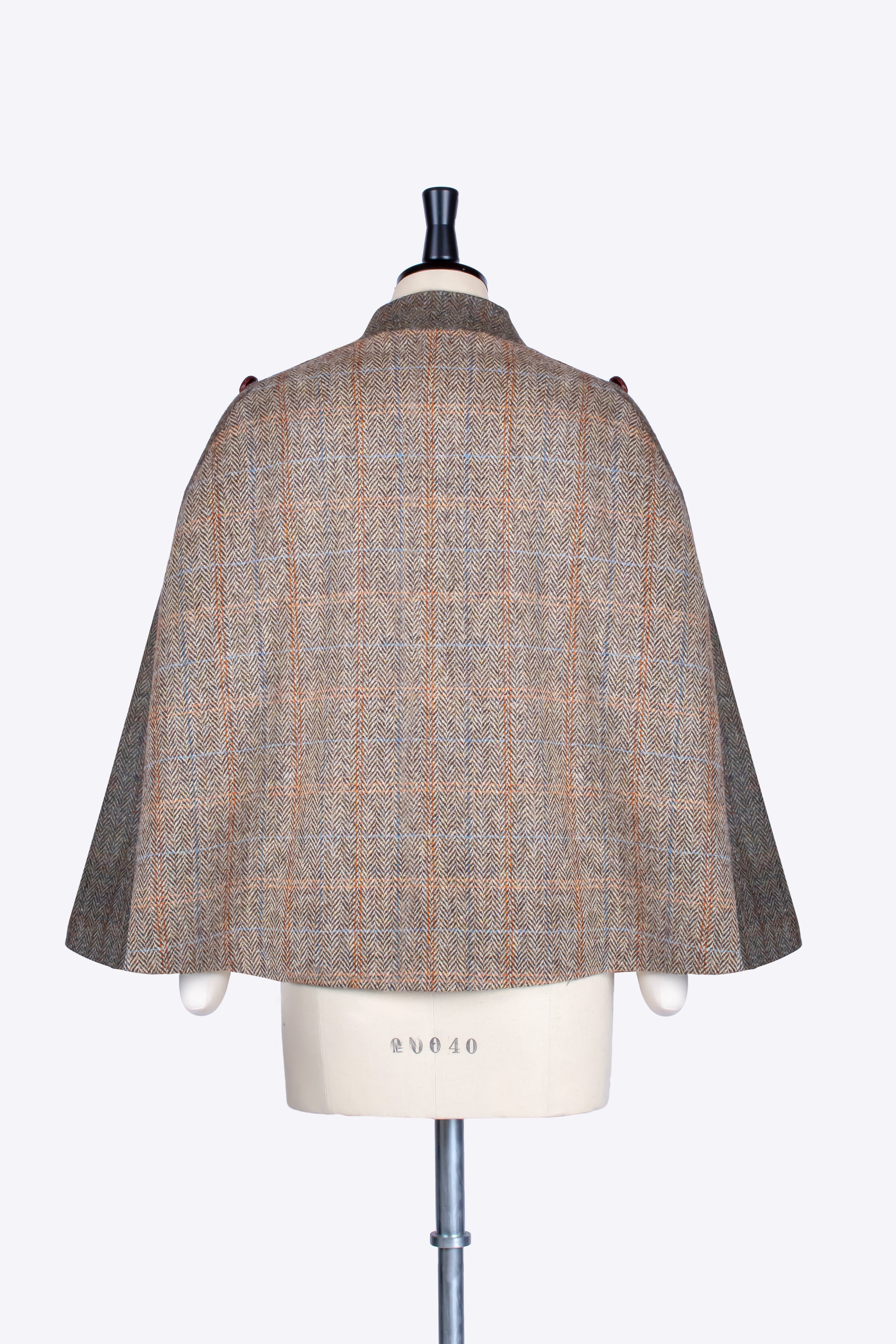 Stylish Short Cape in Beige & Moss Green - Perfect for Fall Layering, Outdoor Adventures, and Fashionable Outfits