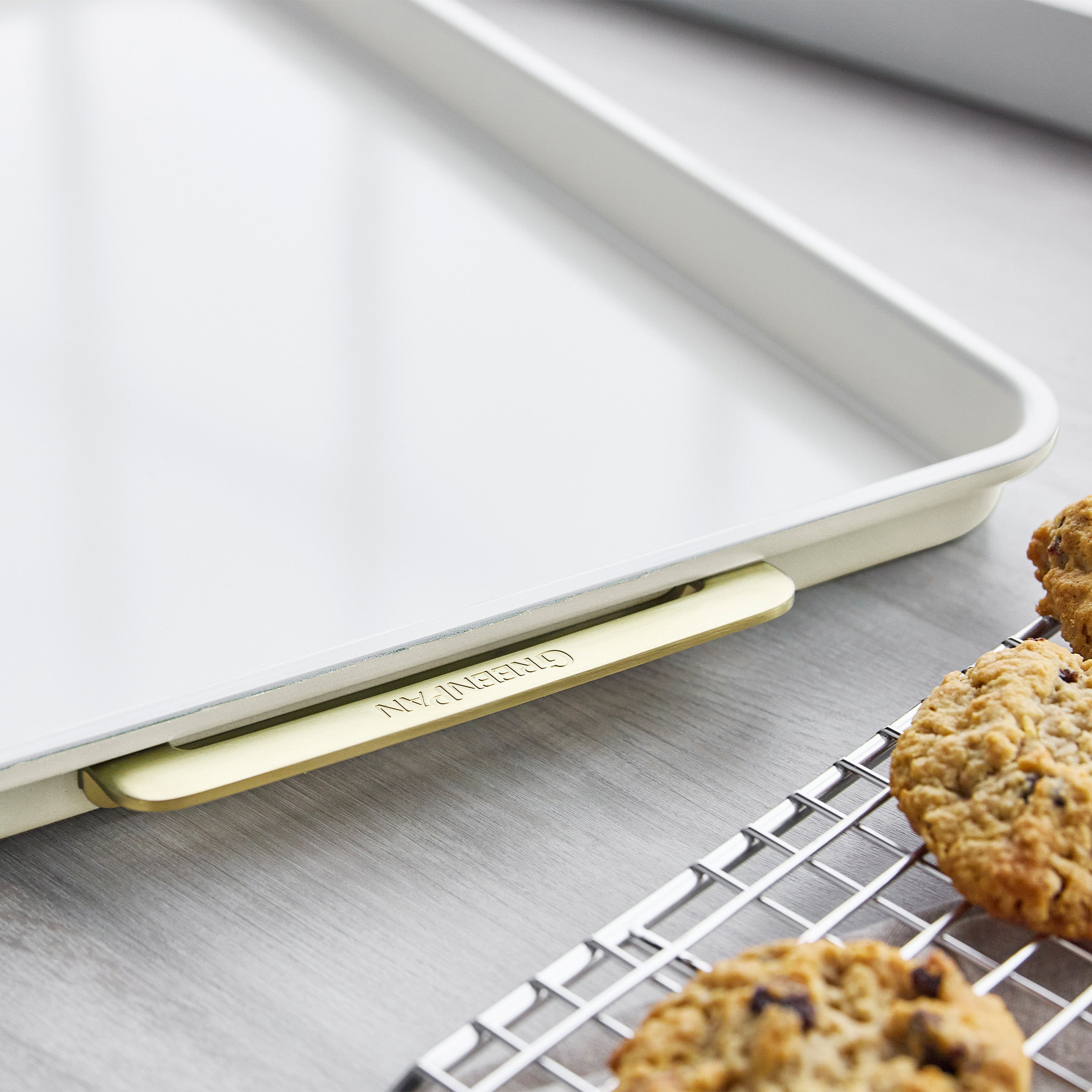 Premium Reserve Bakeware 13 x 18 Inch Half Sheet Pan - Heavy Duty Aluminum Baking Tray with Non-Stick Coating (Cream) for Cookies, Roasting, Baking - Perfect for Home & Commercial Kitchens