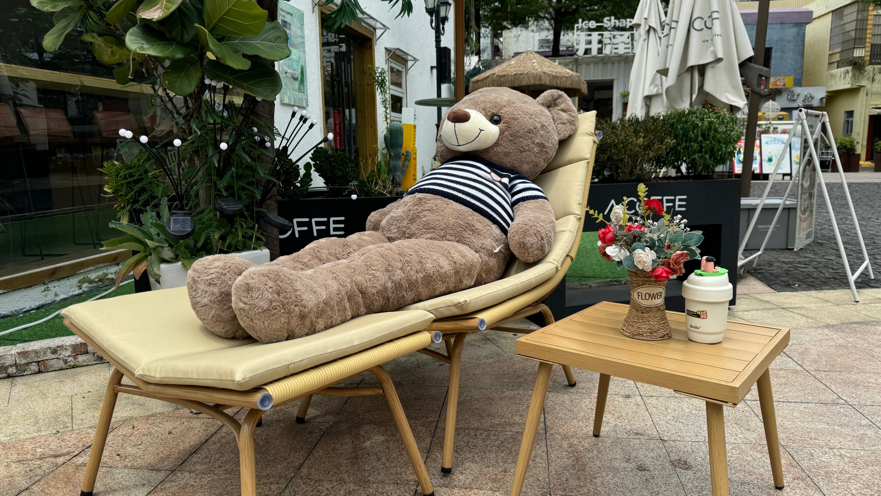 Wooden Chaise Lounge Chair with Side Table - Indoor & Outdoor Alloy Frame Recliner (380lbs Capacity) - Perfect for Camping, Gaming, Lunch Breaks, Garden Parties & Sunbathing