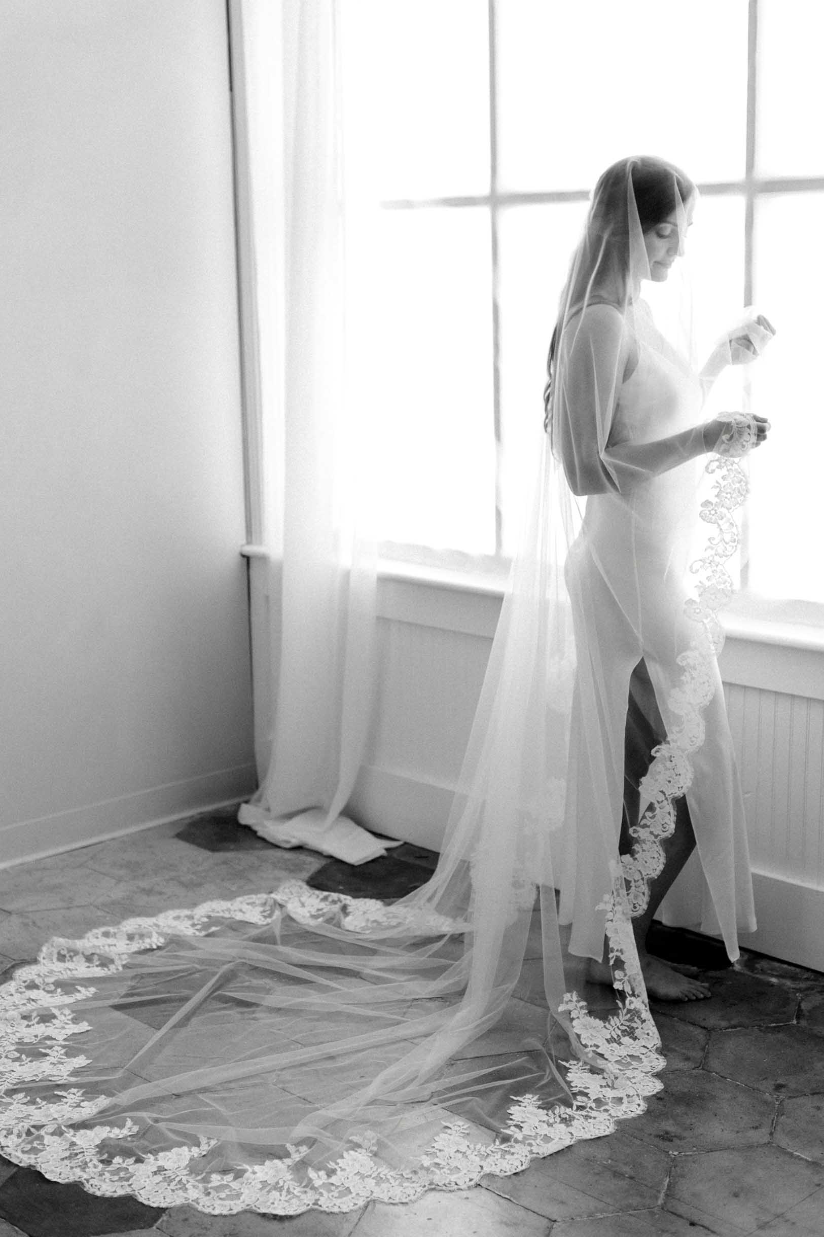 Antibes Chantilly French Lace Wedding Veil in Ivory - Elegant Bridal Accessory for Church Ceremony & Romantic Photoshoots