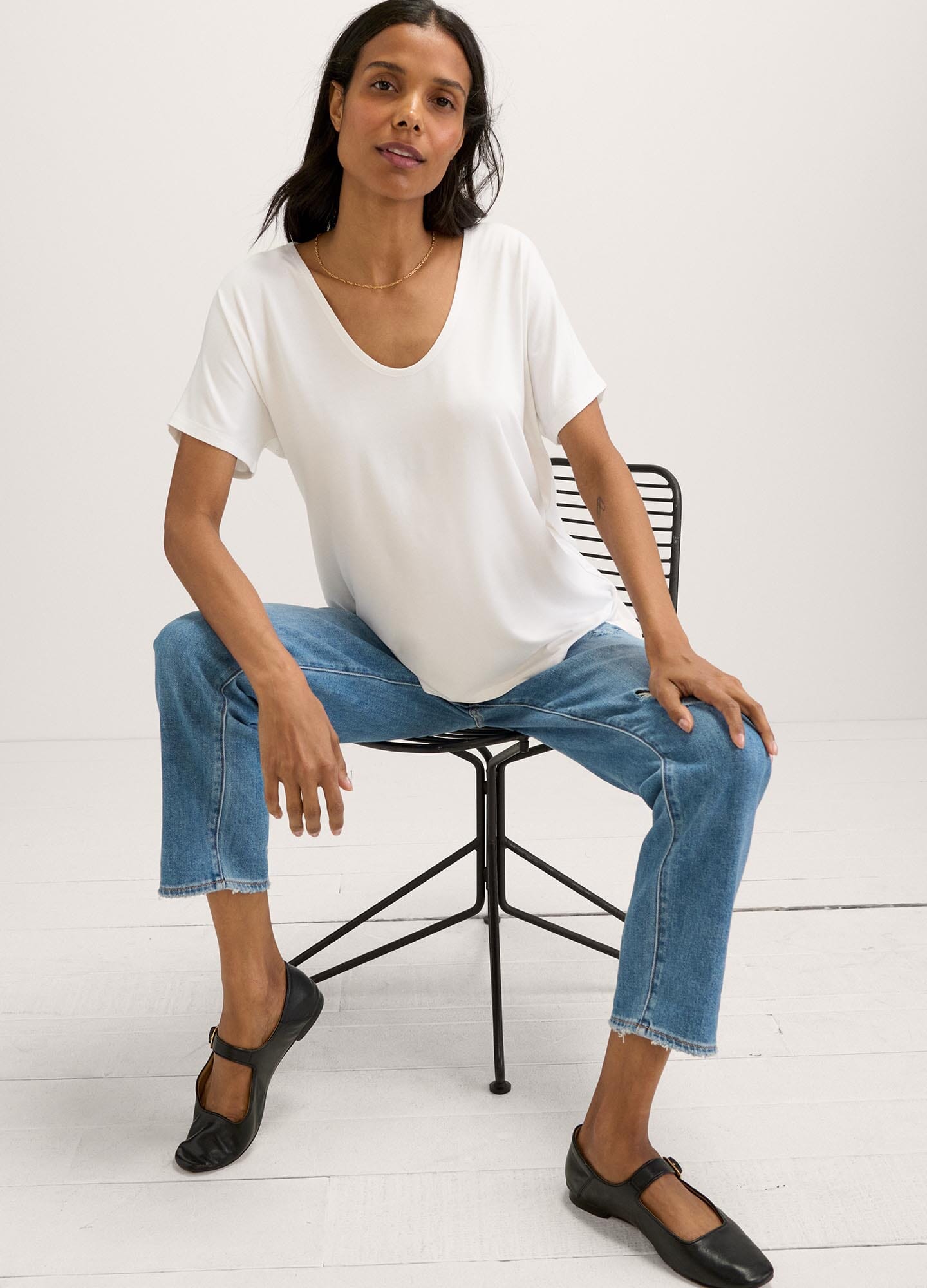 Maternity Perfect V-Neck Nursing Shirt - Comfortable & Stylish for Breastfeeding Moms - Perfect for Work, Outings & Everyday Wear