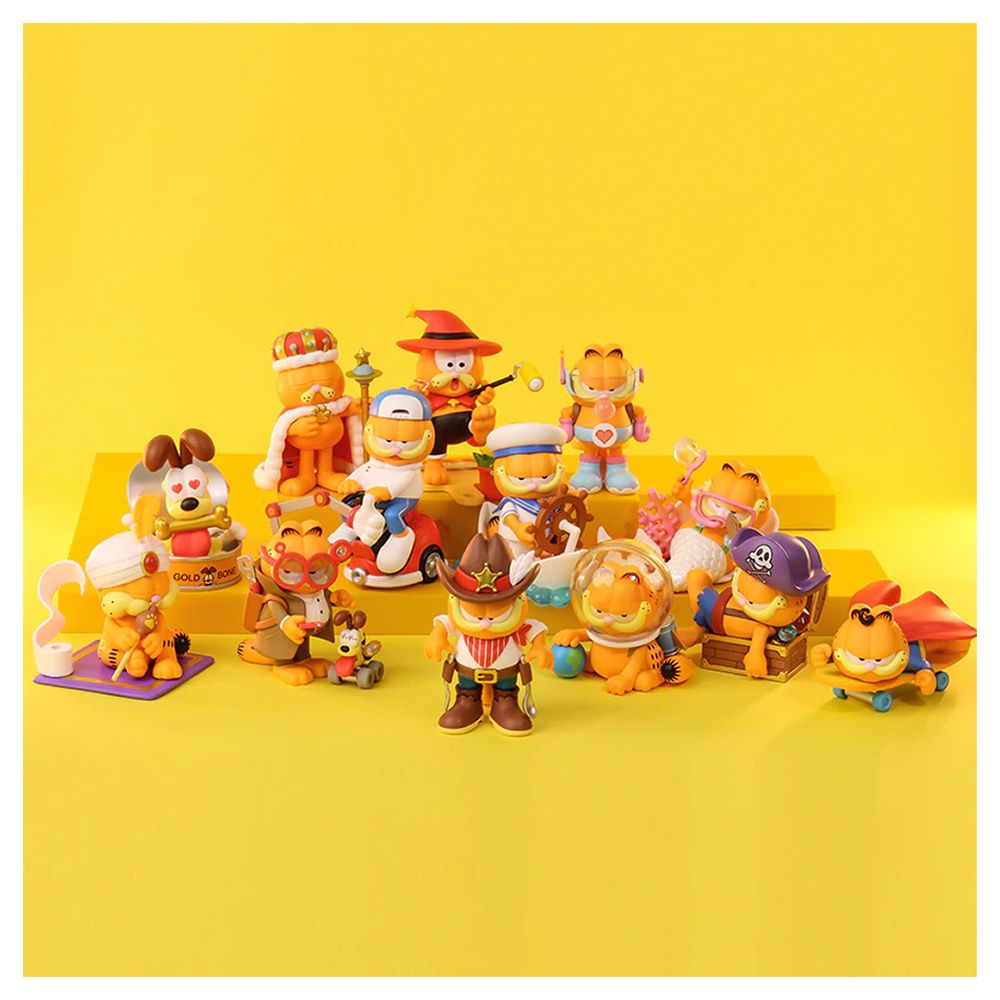 Garfield Day Dream Plush Toy - Cute Cartoon Cat Stuffed Animal for Kids & Adults - Perfect for Gifts, Bedroom Decor, and Collectibles