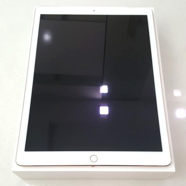 Apple iPad Pro 12.9-inch (6th Gen) 128GB Wi-Fi + Cellular - M2 Chip, Liquid Retina XDR Display, Ultra-Fast 5G Connectivity - Perfect for Professionals, Artists & Remote Work