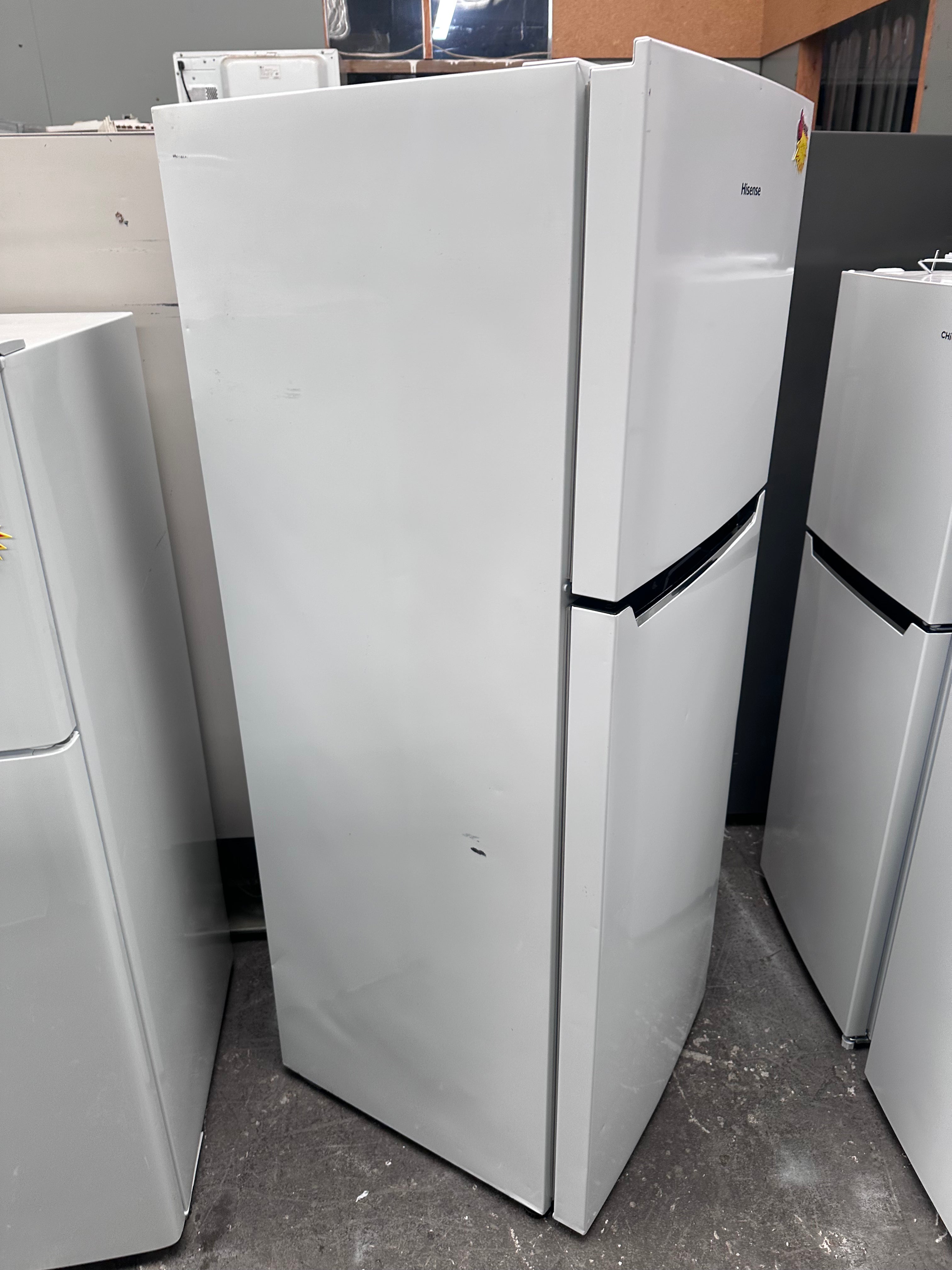 Hisense 350L Top Mount Refrigerator - Energy Efficient, Frost Free [Refurbished] - Perfect for Small Kitchens, Apartments & Dorm Rooms
