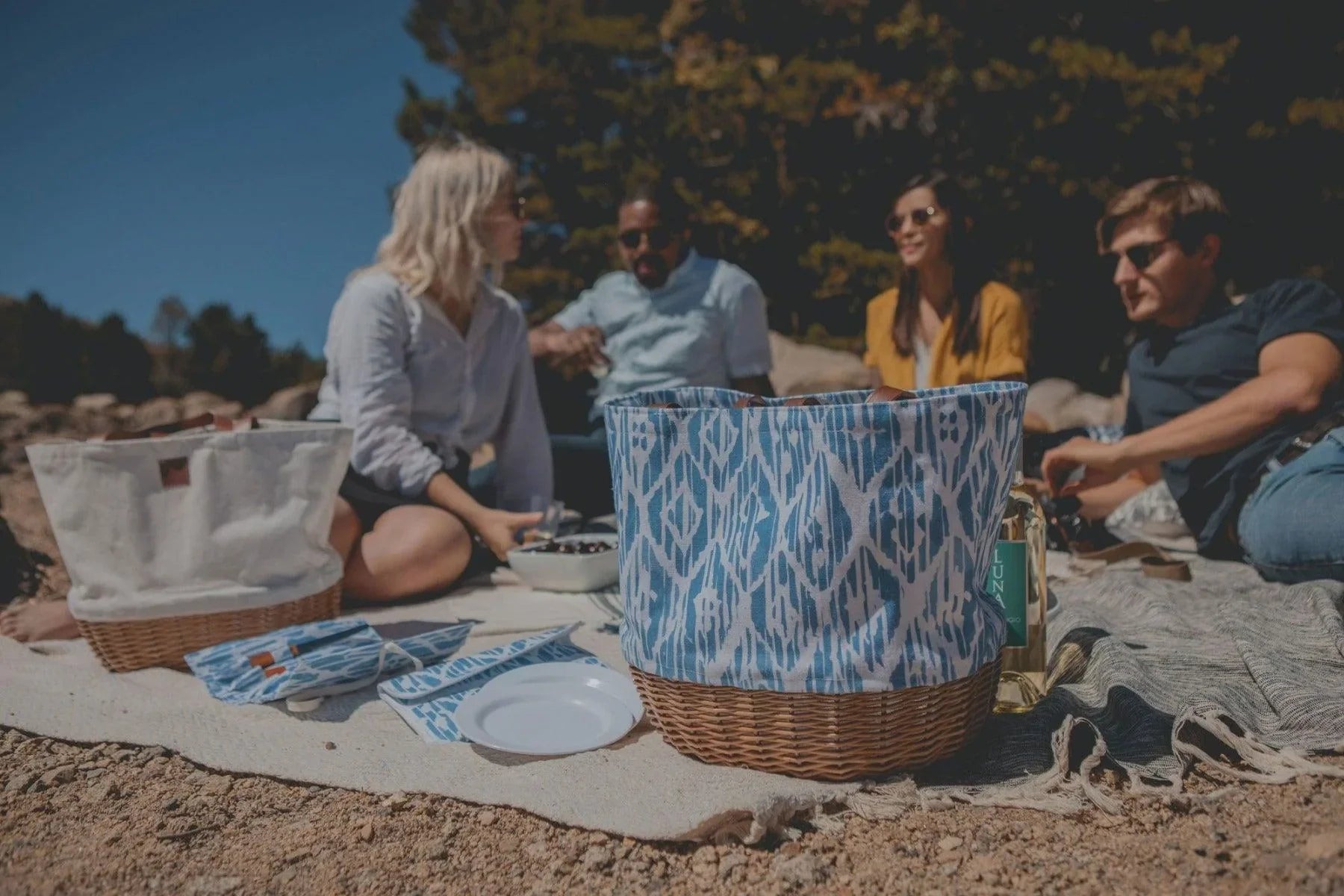 Stylish Canvas & Wicker Picnic Basket - 3 Color Options for Outdoor Picnics, Beach Trips & Camping Essentials