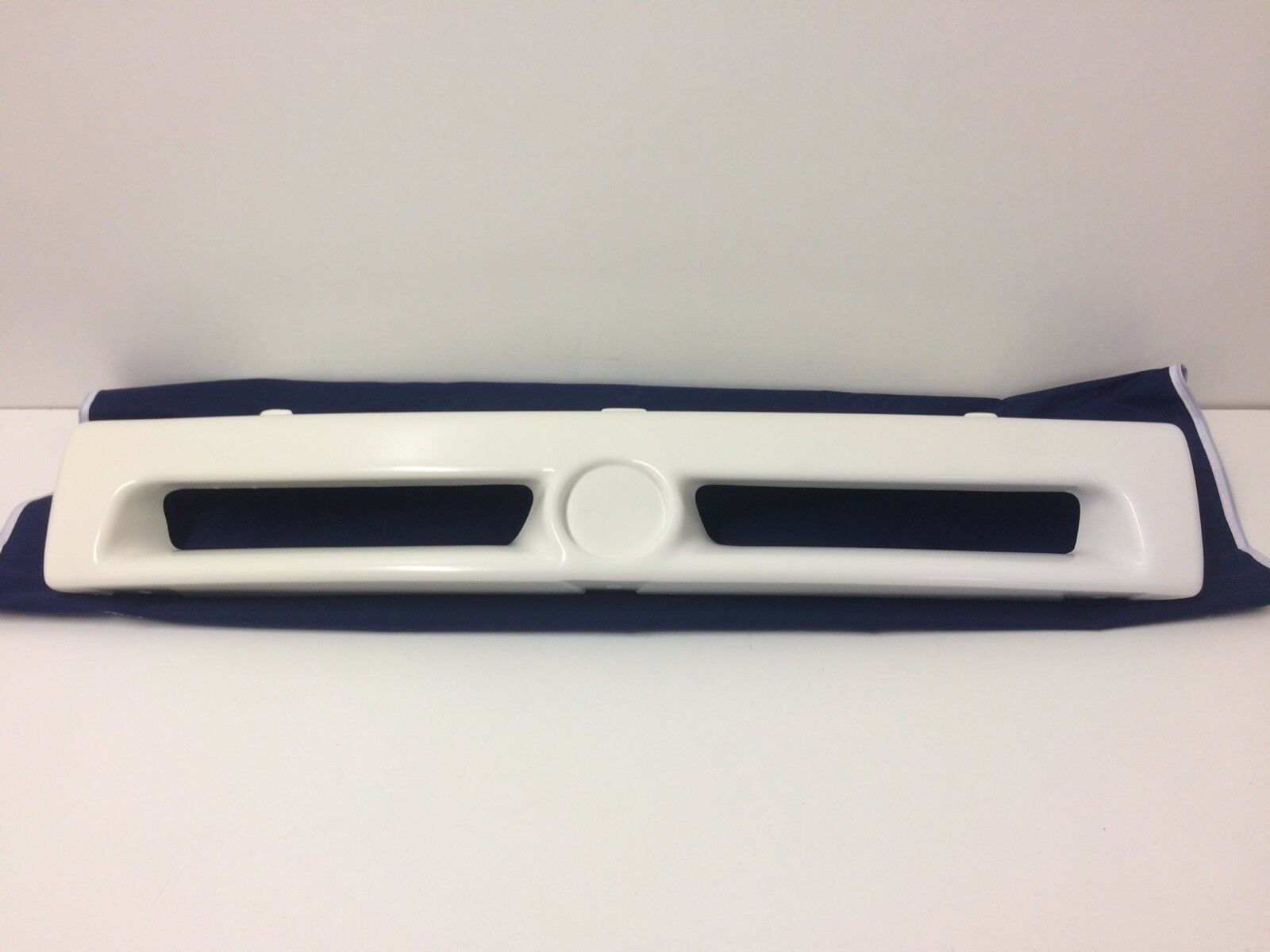 Genuine Holden HSV VN Commodore 1988-1992 SV5000 Front Grille Replacement - Perfect for Classic Car Restoration & Show Quality Upgrades
