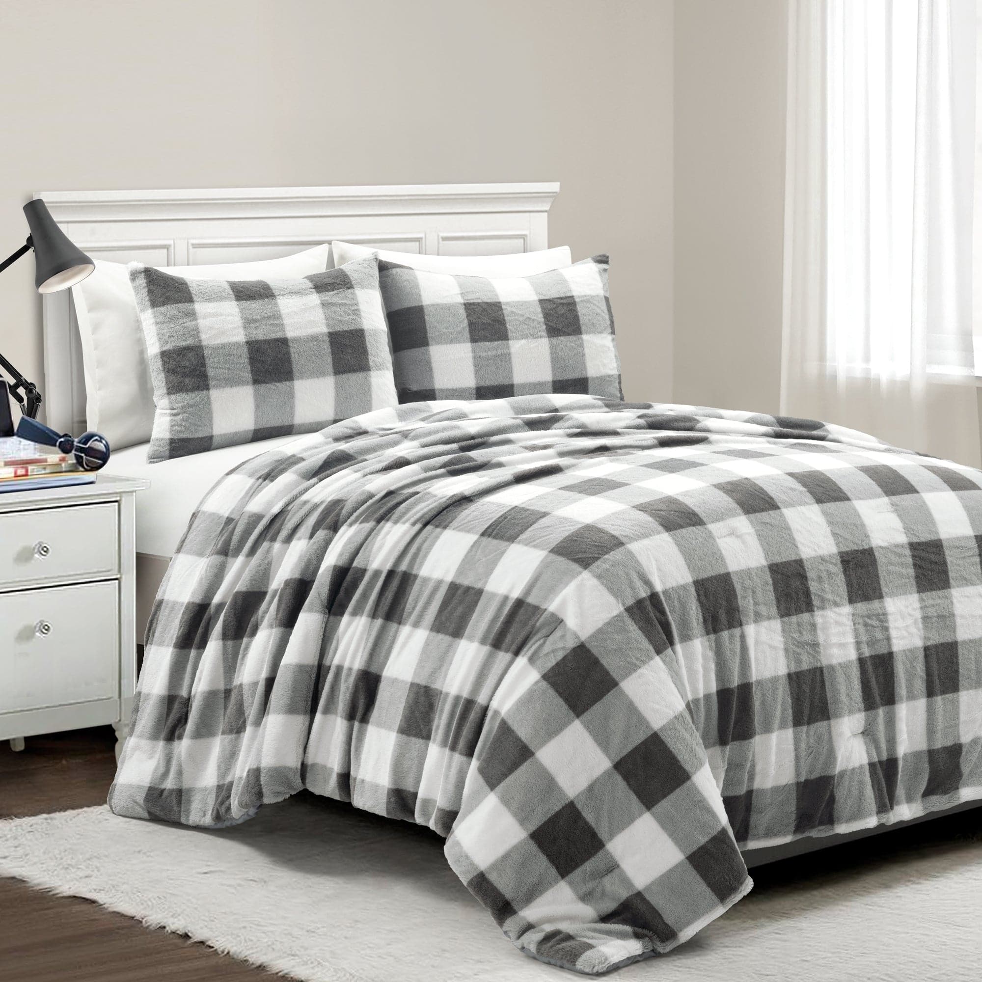 Plaid Ultra Soft Faux Fur All Season Comforter Set - Queen Size Bedding with Pillow Shams - Cozy Winter & Lightweight Summer Comforter for Bedroom, Guest Room, Dorm