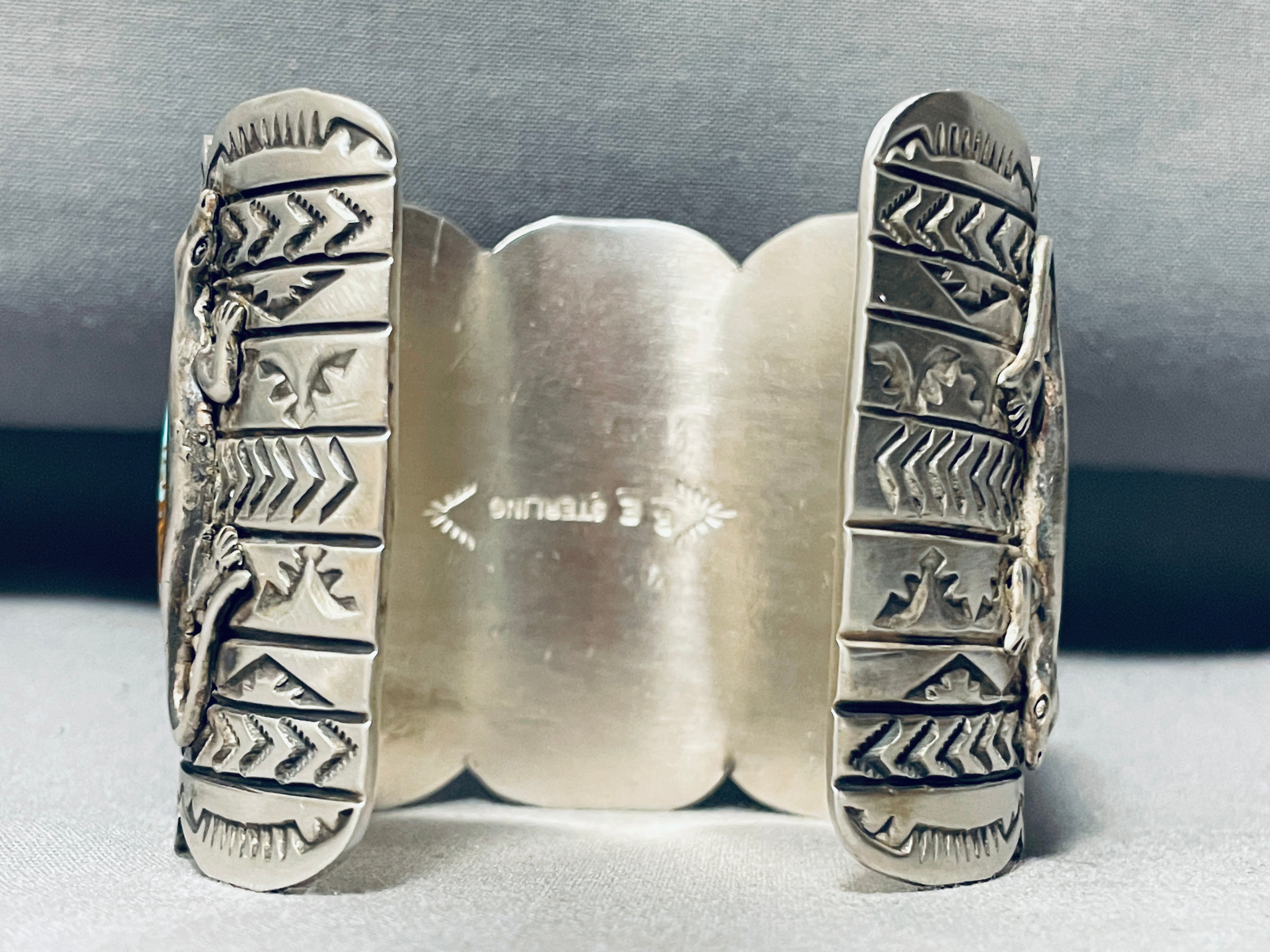 Authentic Navajo Sterling Silver Bracelet with Green Turquoise Lizard - 139g Handmade Native American Jewelry for Women - Perfect for Boho Fashion, Gift Giving & Special Occasions