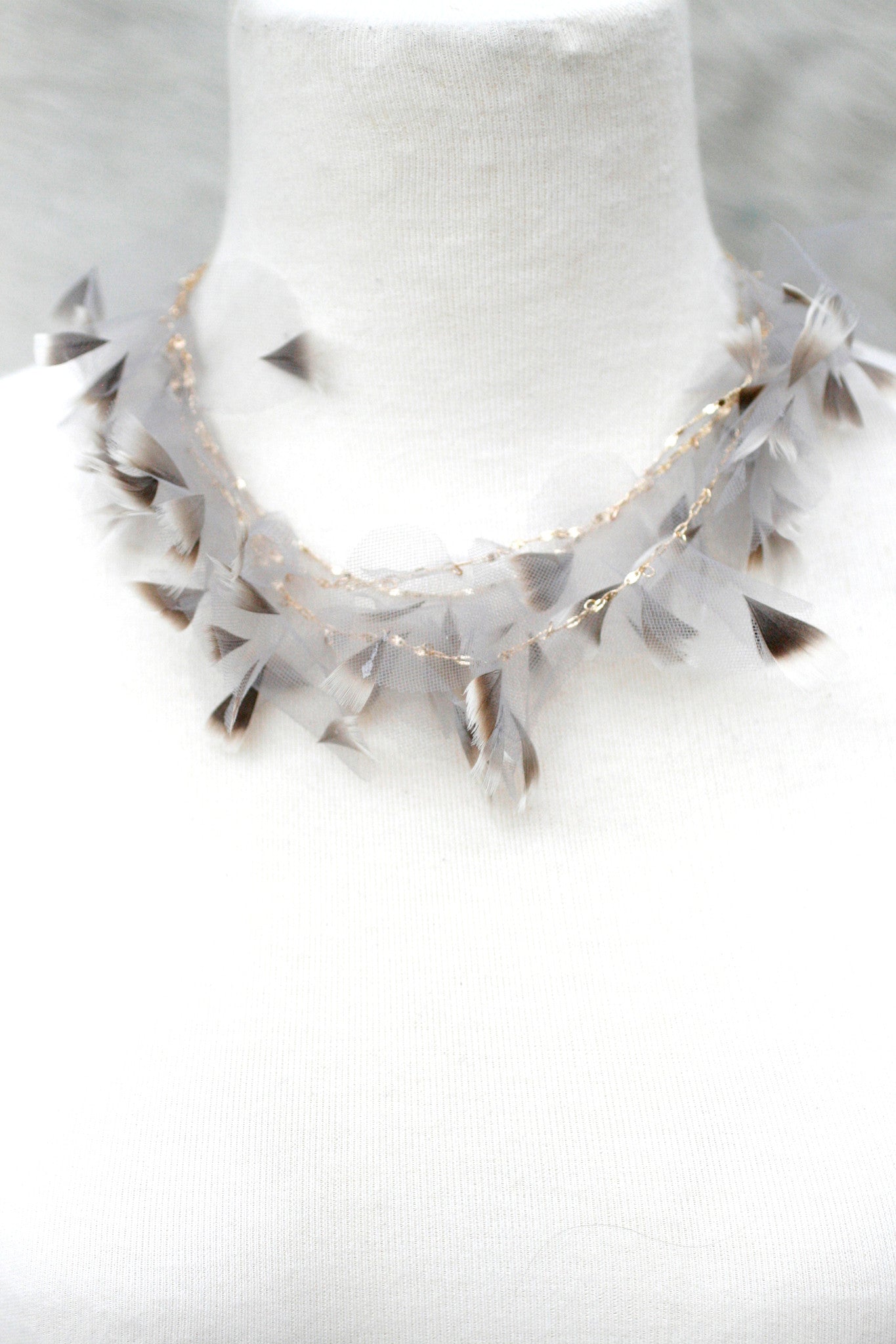 Elegant Ballerina Tulle Feather Necklace for Women - Dainty Layered Choker with Delicate Feather Pendant - Perfect for Ballet Performances, Weddings & Special Occasions
