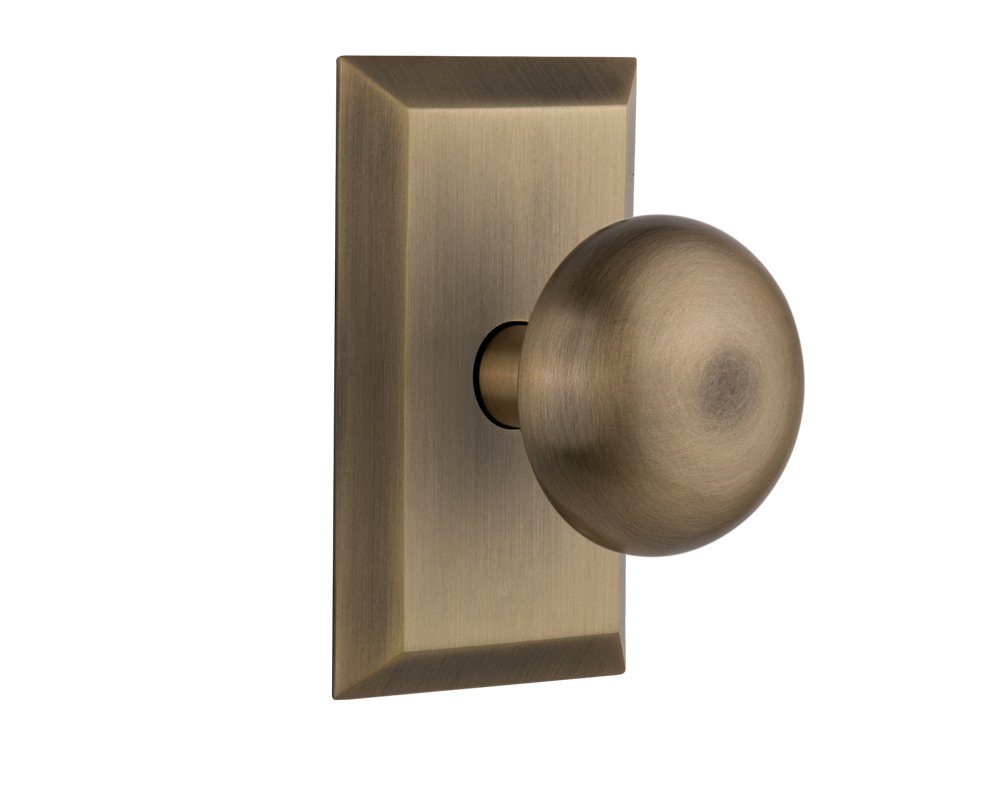Vintage Style Studio Plate & New York Round Door Knob - Antique Brass Hardware for Interior Doors, Cabinets & Furniture - Perfect for Home Renovation & Vintage Decor