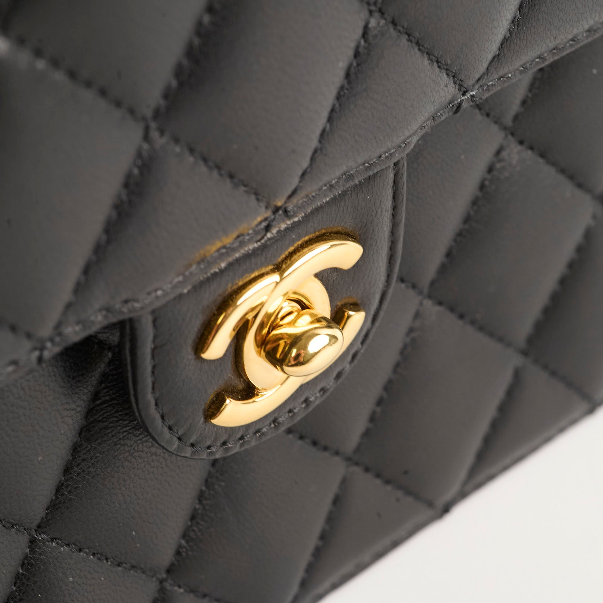 Chanel Quilted Leather Chain Shoulder Bag Black - Luxury Crossbody Purse for Women, Perfect for Evening Parties & Date Nights