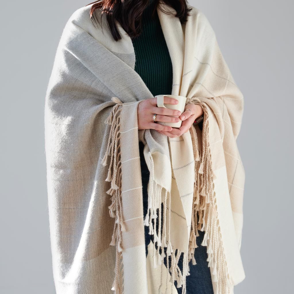 Soft & Cozy Aurora Alpaca Throw Blanket - Luxurious 100% Baby Alpaca Wool for Bed, Couch & Home Decor - Perfect for Winter Warmth & Gift Giving