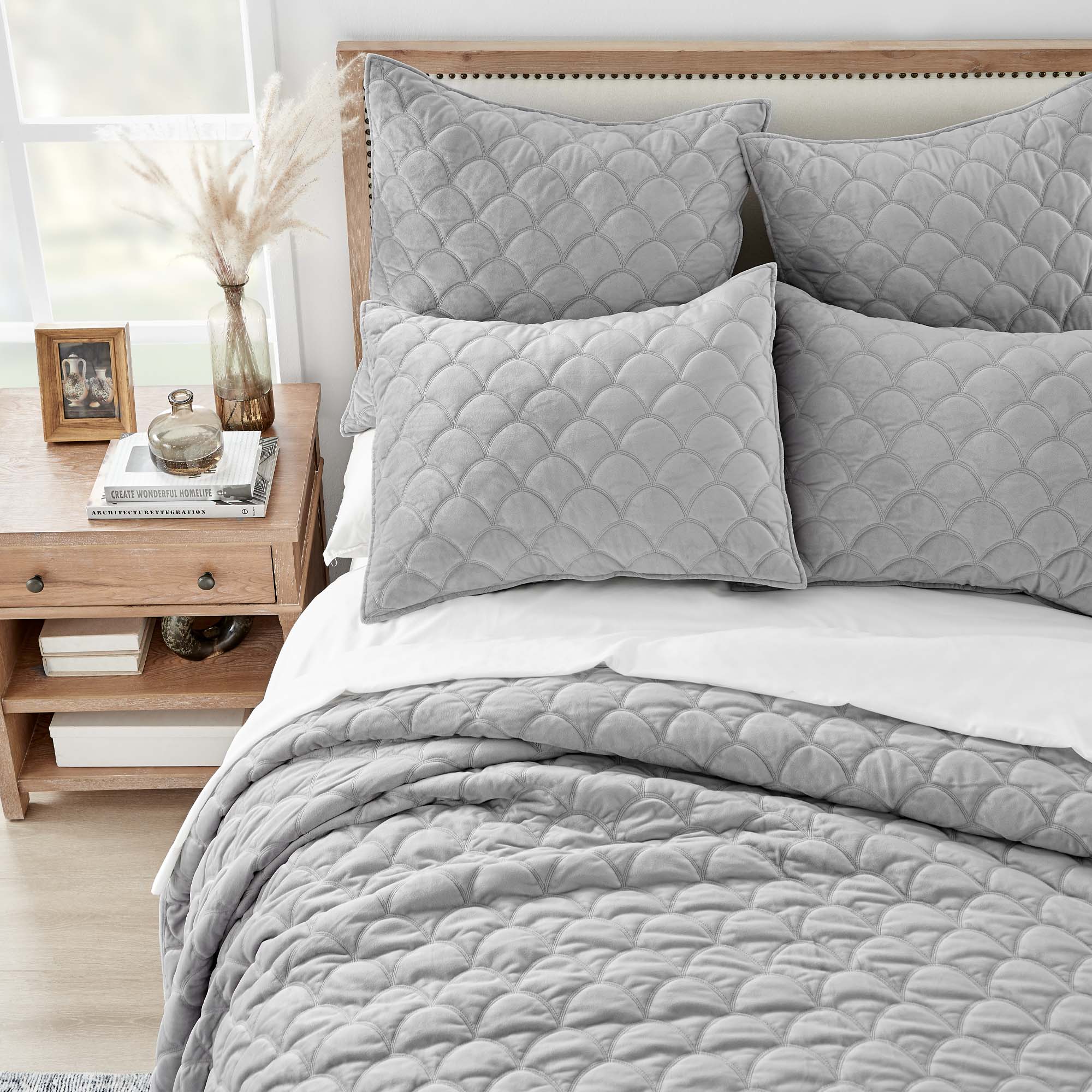 Luxury Velvet Quilt Set King Size - Ultra Soft & Warm Bedding Comforter for Winter - Perfect for Master Bedroom, Guest Room & Cozy Nights