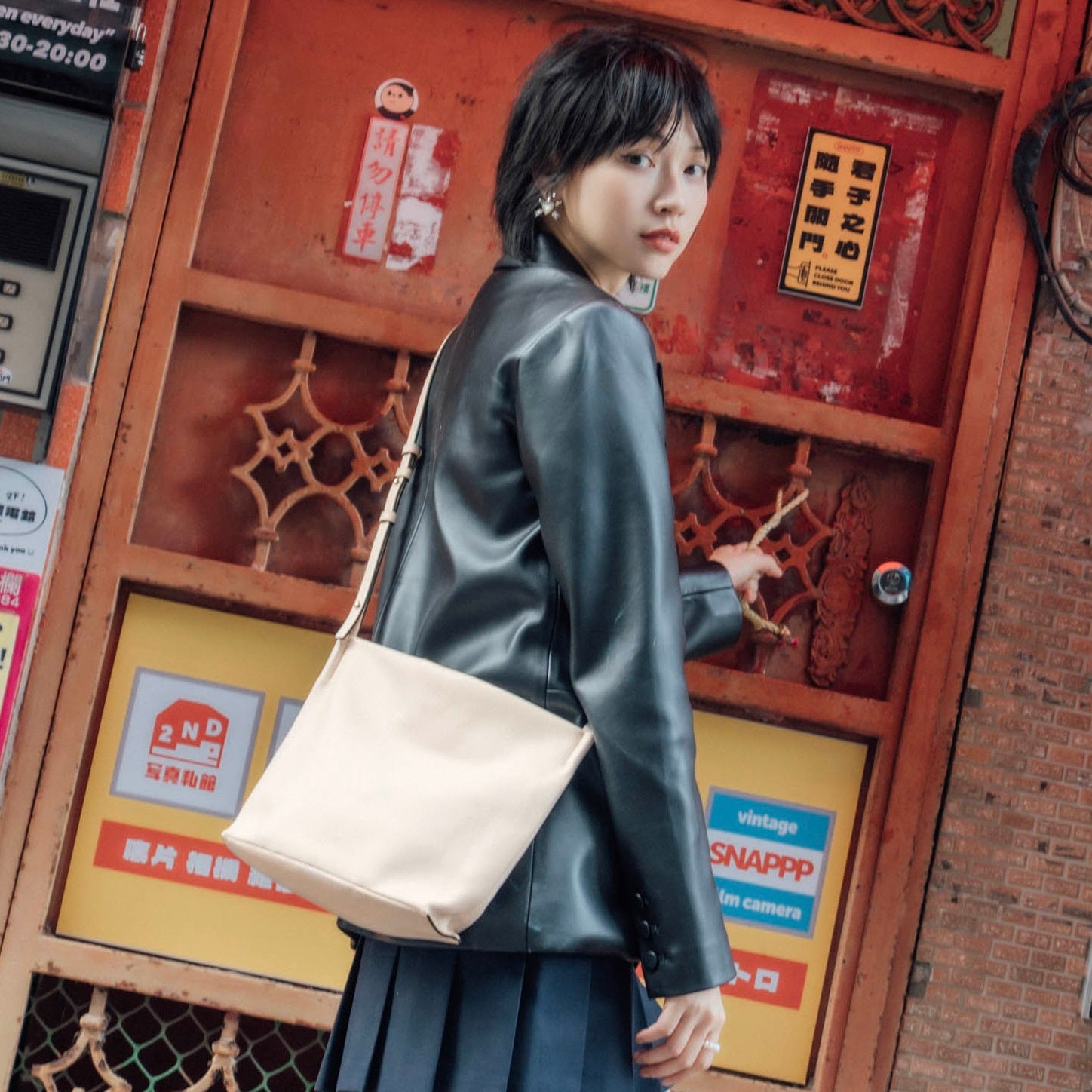 Stylish Poppy Leather Crossbody Bag for Women - Fashionable Vegan Leather Purse with Adjustable Strap, Perfect for Daily Use, Travel & Shopping