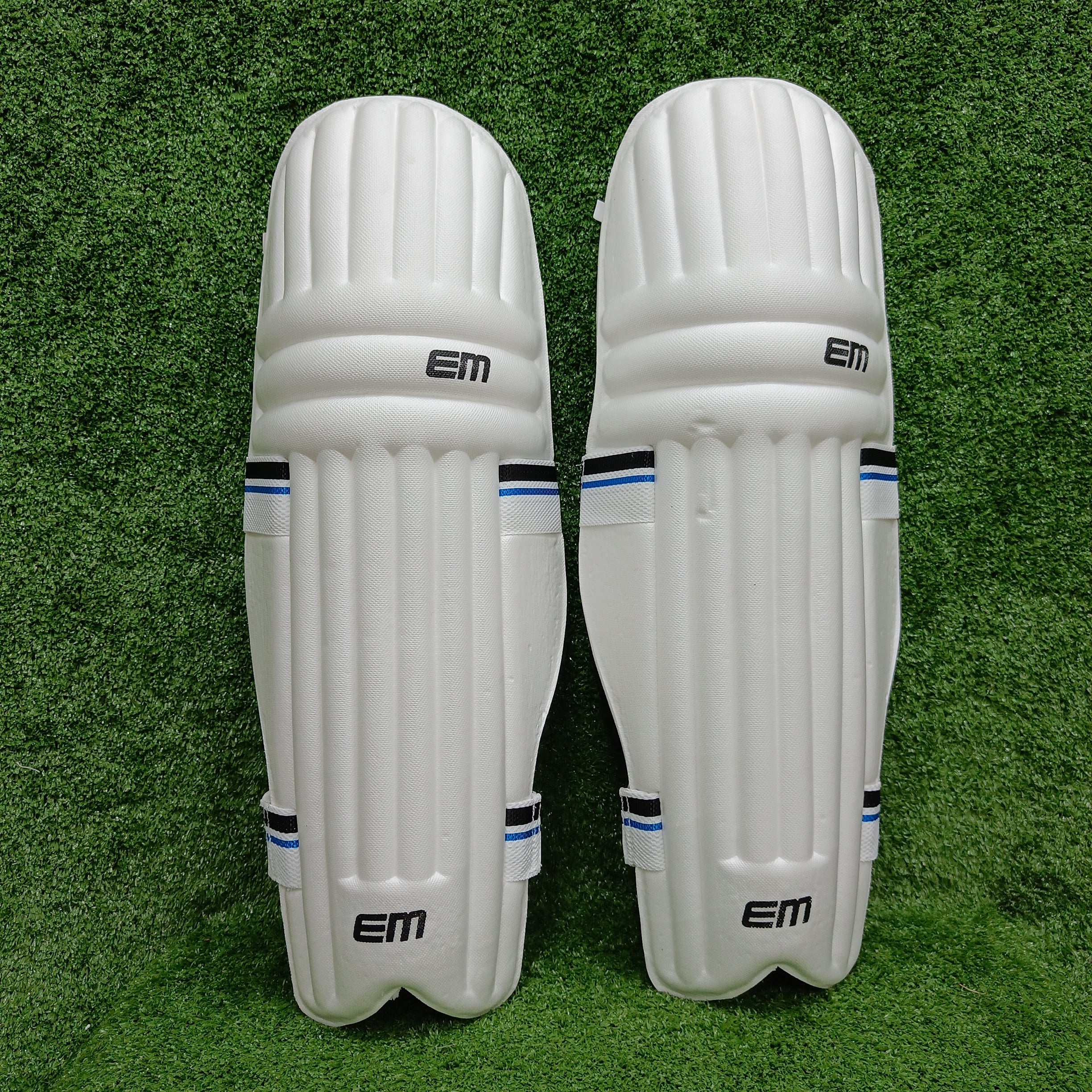 EM Maxxum 4.0 Junior Youth Cricket Batting Pads - Lightweight Protective Leg Guards for Young Players - Perfect for Practice, Matches & Training Sessions