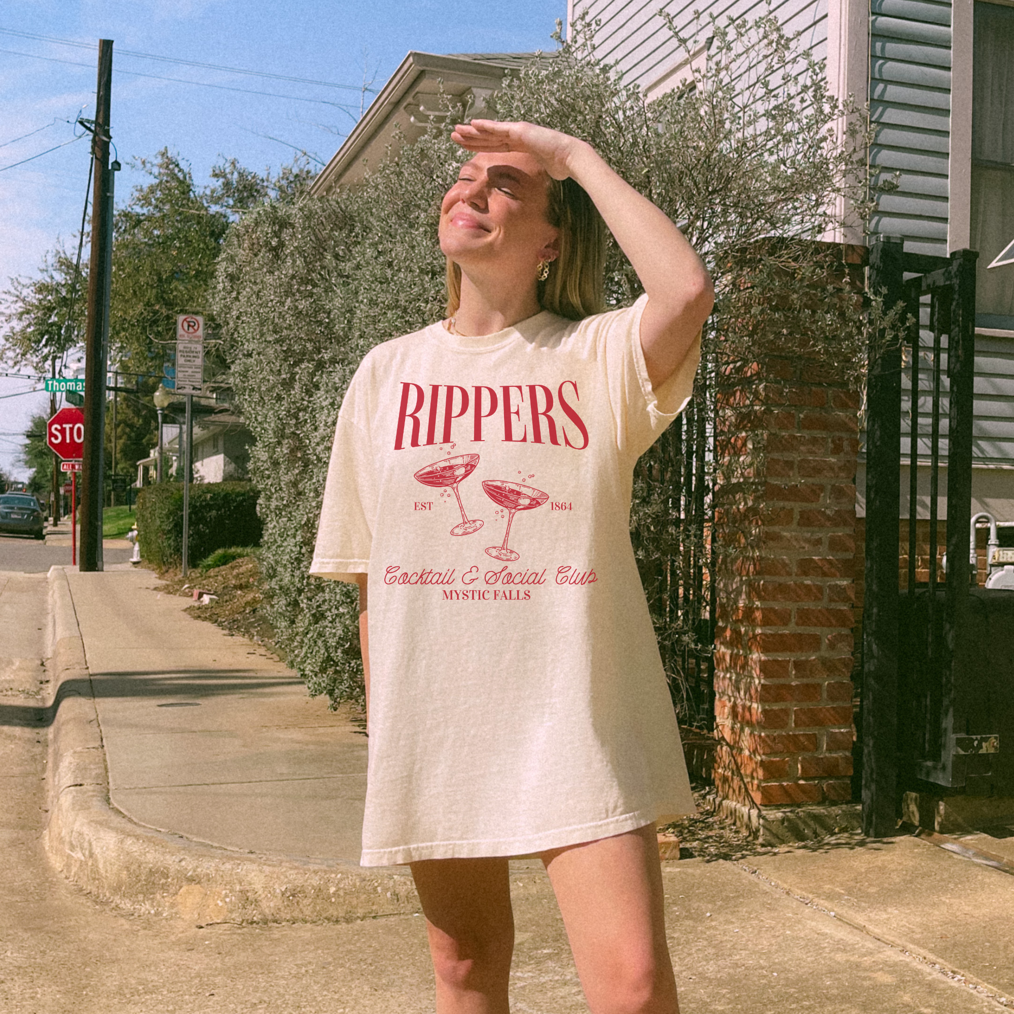 Rippers Cocktail Club T-Shirt & Crewneck Sweatshirt - Stylish Casual Wear for Men & Women - Perfect for Parties, Nightlife & Street Fashion