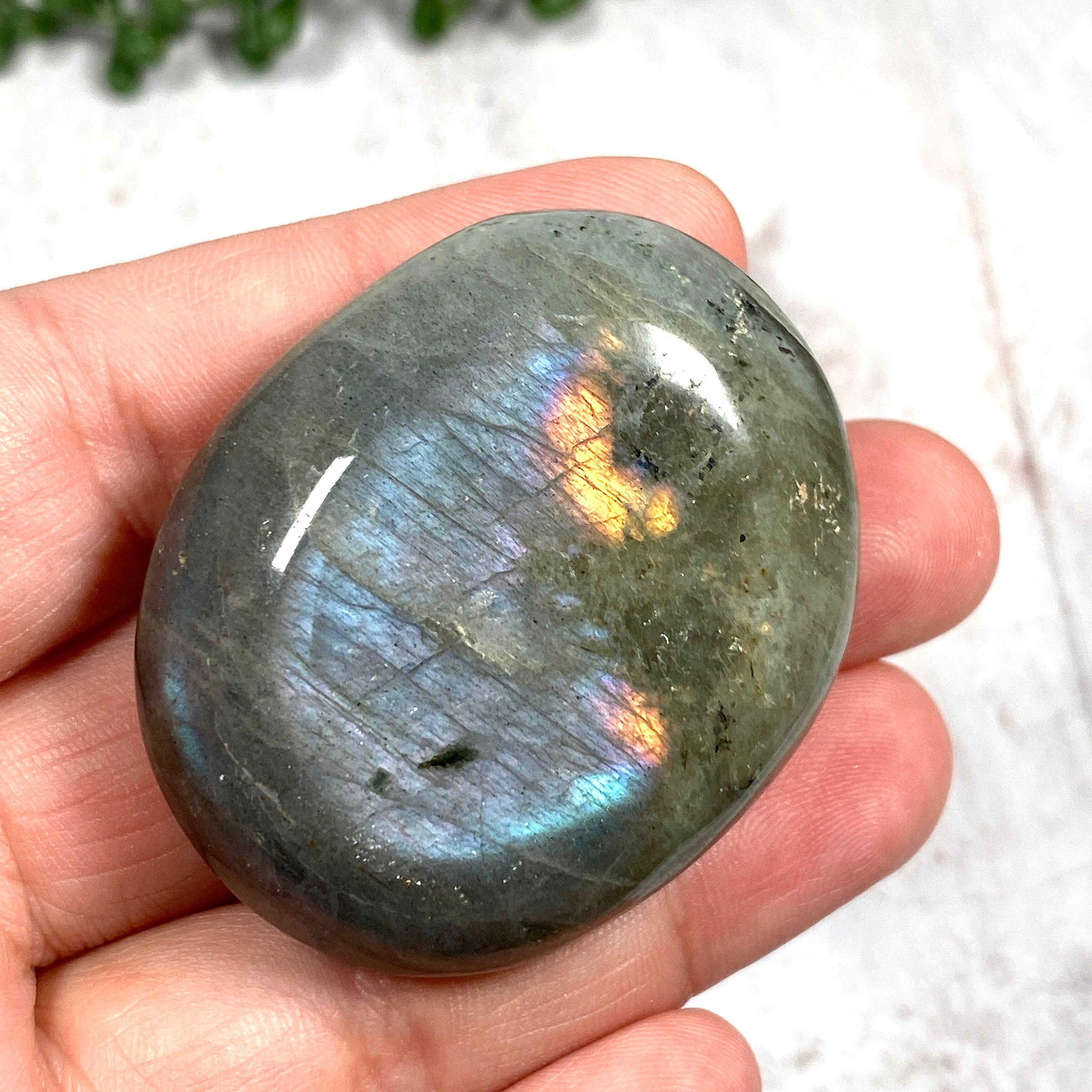 Natural Purple Labradorite Palm Stone - Healing Crystal for Meditation, Stress Relief & Energy Balancing - Perfect for Reiki, Yoga & Spiritual Practices