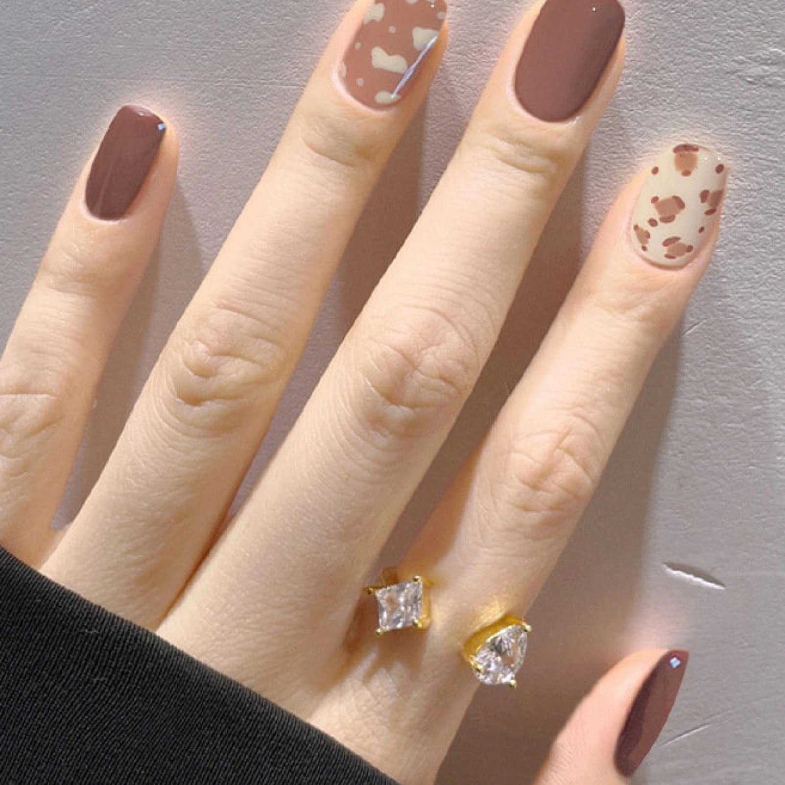 24pcs Short Fake Nails - Press On Nails with Glue, Full Cover Artificial Nails, Waterproof & Removable False Nail Set for Manicure, Nail Art Supplies - Perfect for Parties, Weddings & Daily Wear