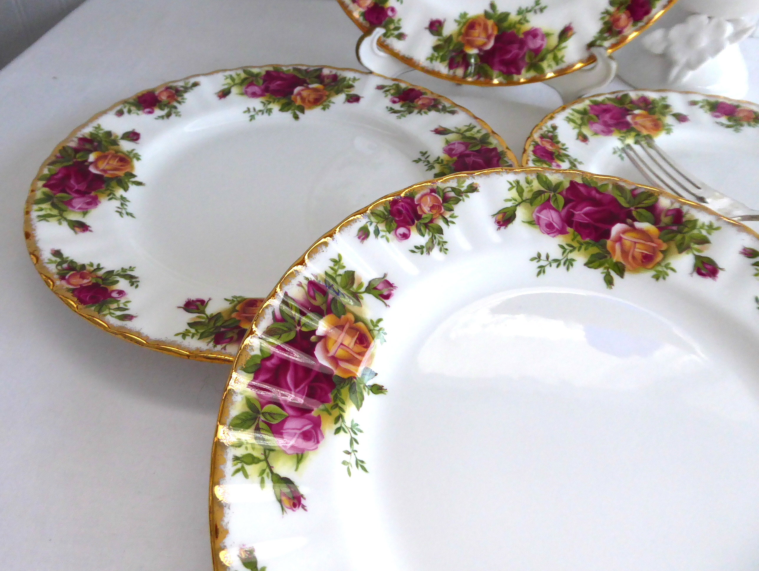Royal Albert Old Country Roses 4-Piece Salad Plate Set - Vintage English Fine China from 1980s - Perfect for Afternoon Tea, Bridal Showers & Elegant Dining