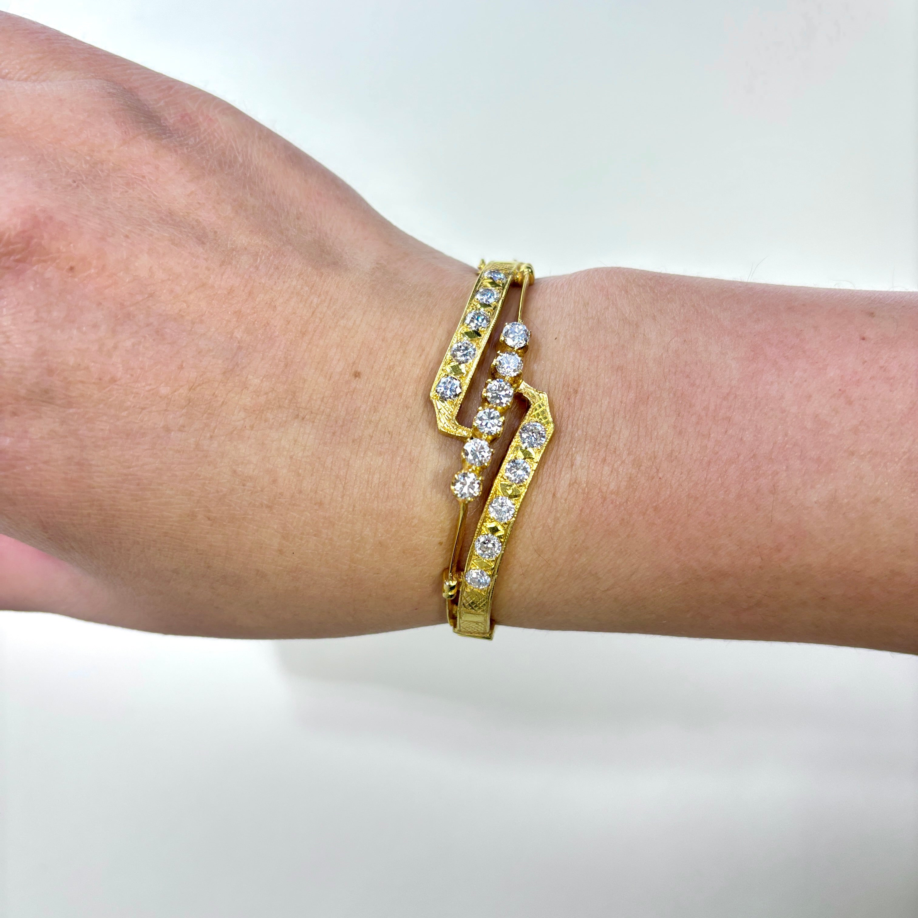 15K Yellow Gold Diamond Oval Bangle Bracelet for Women | 2.67ctw Oval-Cut Diamond Tennis Bracelet | Elegant Jewelry Gift for Anniversary, Birthday & Special Occasions