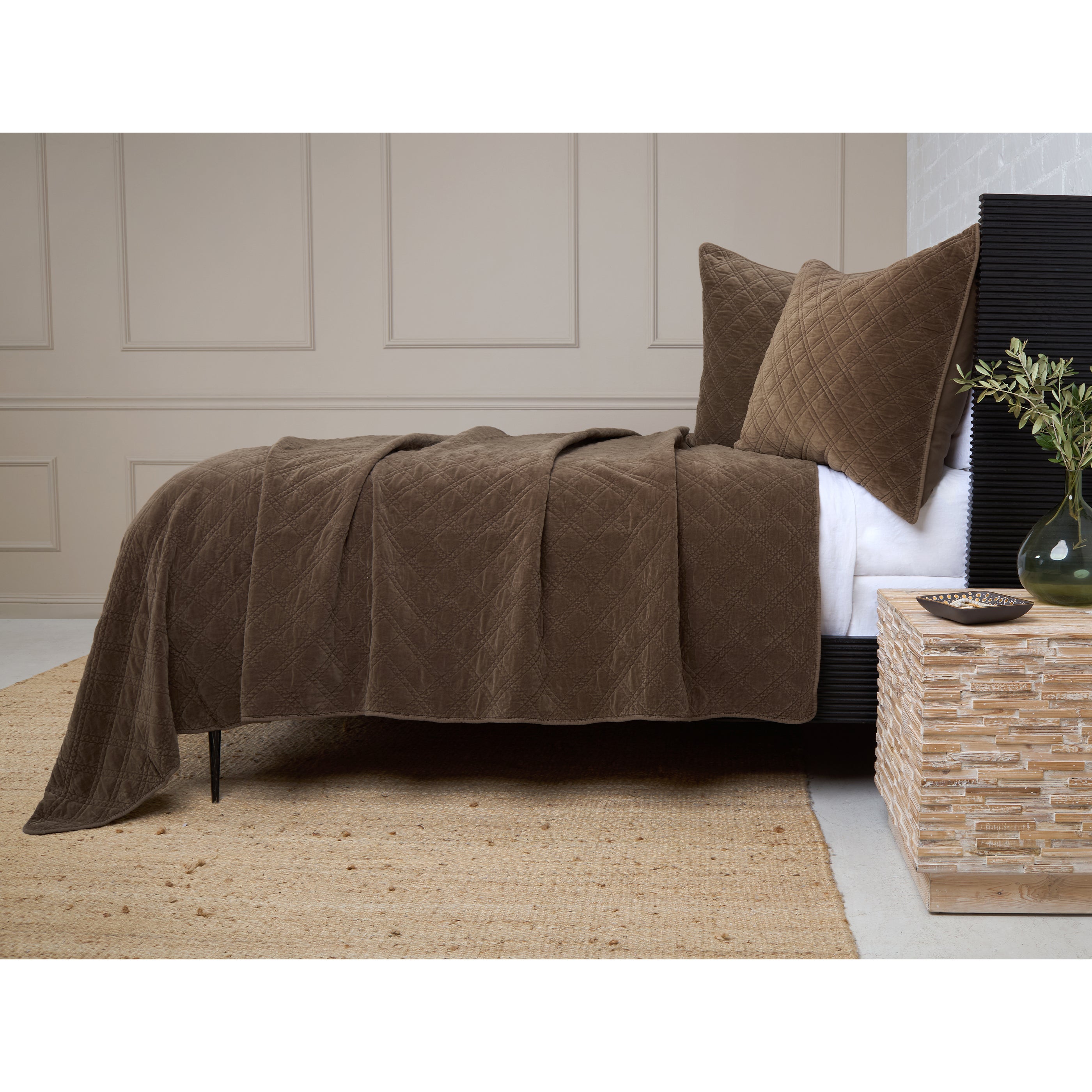 Luxury Brussels Coverlet - Soft & Breathable Bedspread for All Seasons - Perfect for Master Bedroom, Guest Room & Hotel Decor