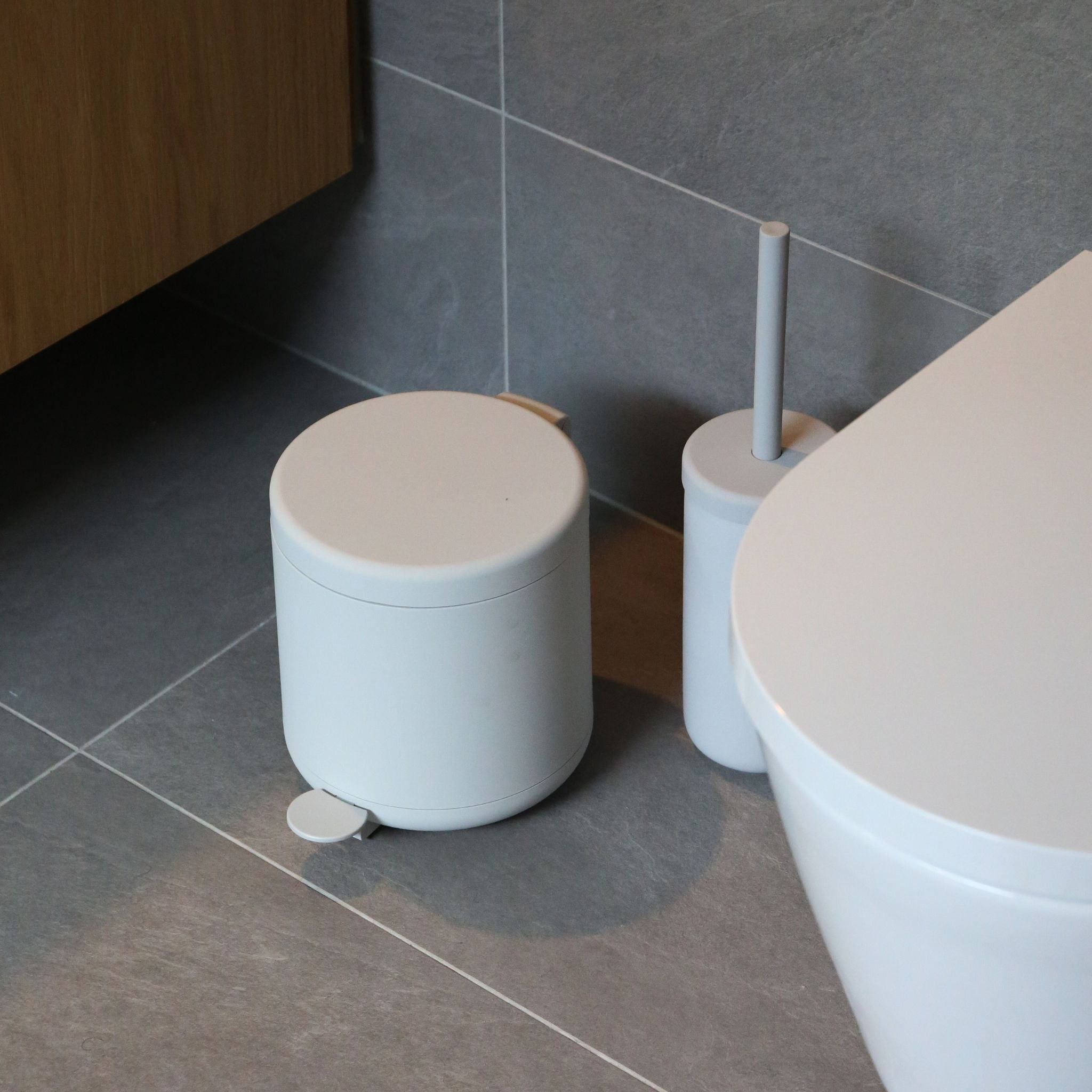ZONE DENMARK Ume Soft Touch Pedal Bin 4L - Soft Grey | Modern Kitchen & Bathroom Trash Can with Foot Pedal for Hands-Free Use