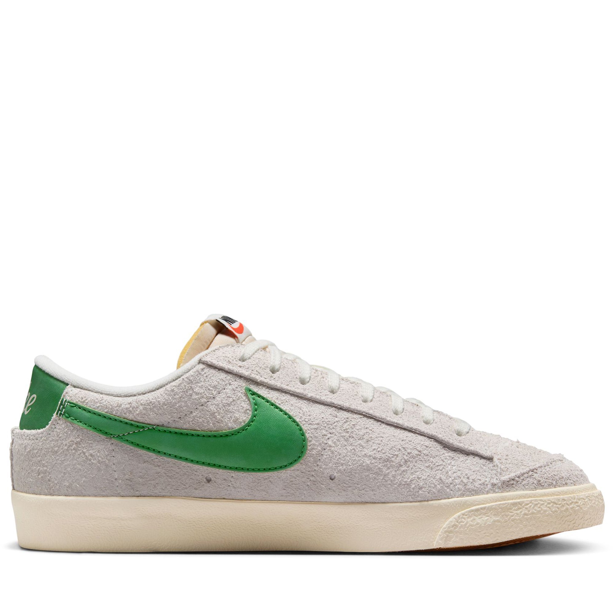 Nike Blazer Low '77 Premium Sneakers - Summit White/Kelly Green - Retro Basketball Shoes for Men & Women | Perfect for Casual Wear, Street Style & Gym Training