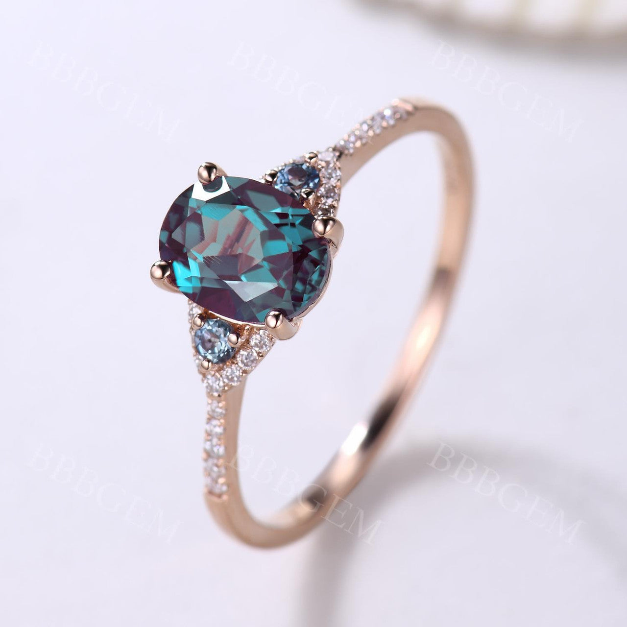 6x8mm Oval Cut Alexandrite Diamond Engagement Ring in Yellow Gold | Color Changing Gemstone for Proposals, Anniversaries & Special Occasions